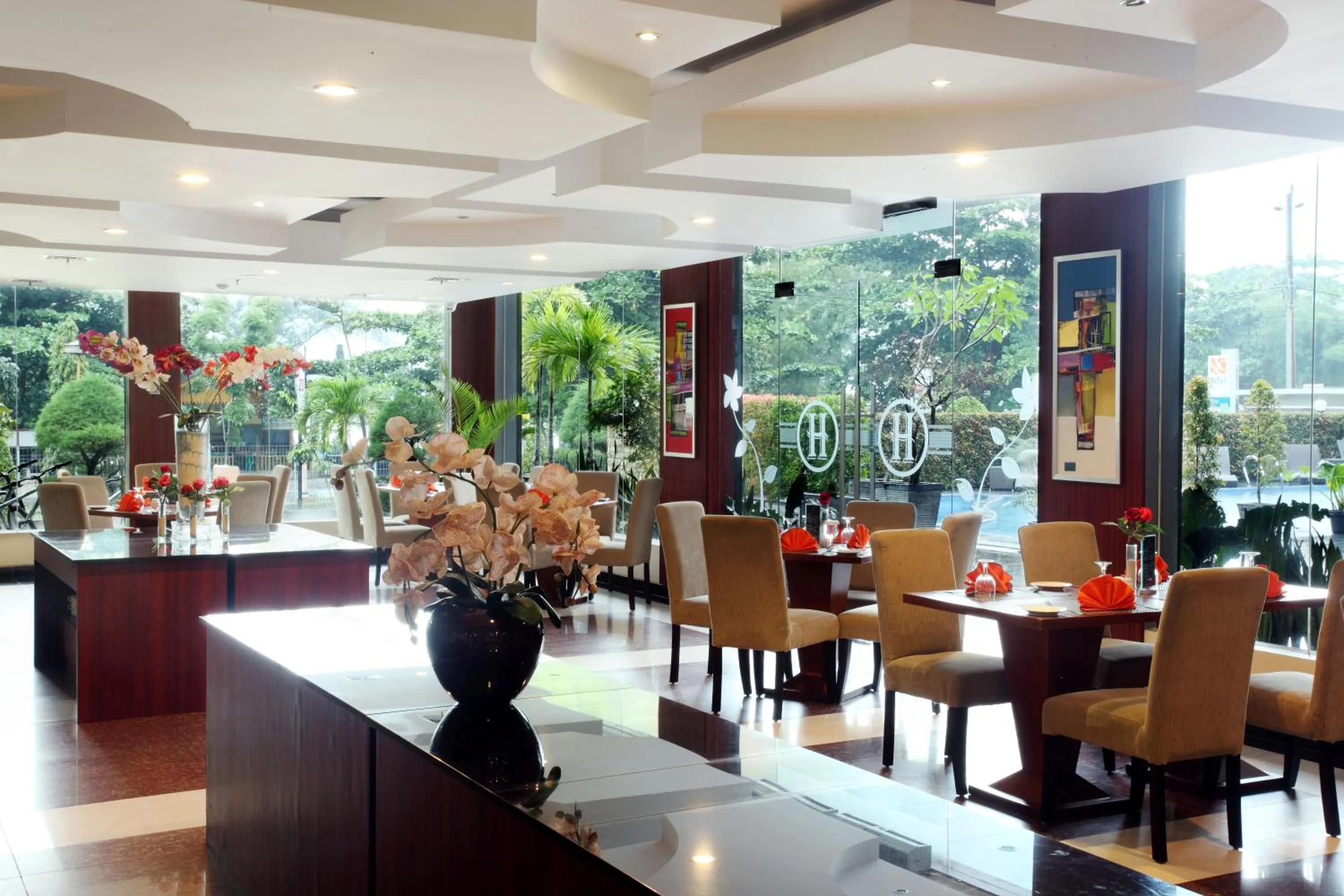 Restaurant/places to eat in Grand Hatika Hotel