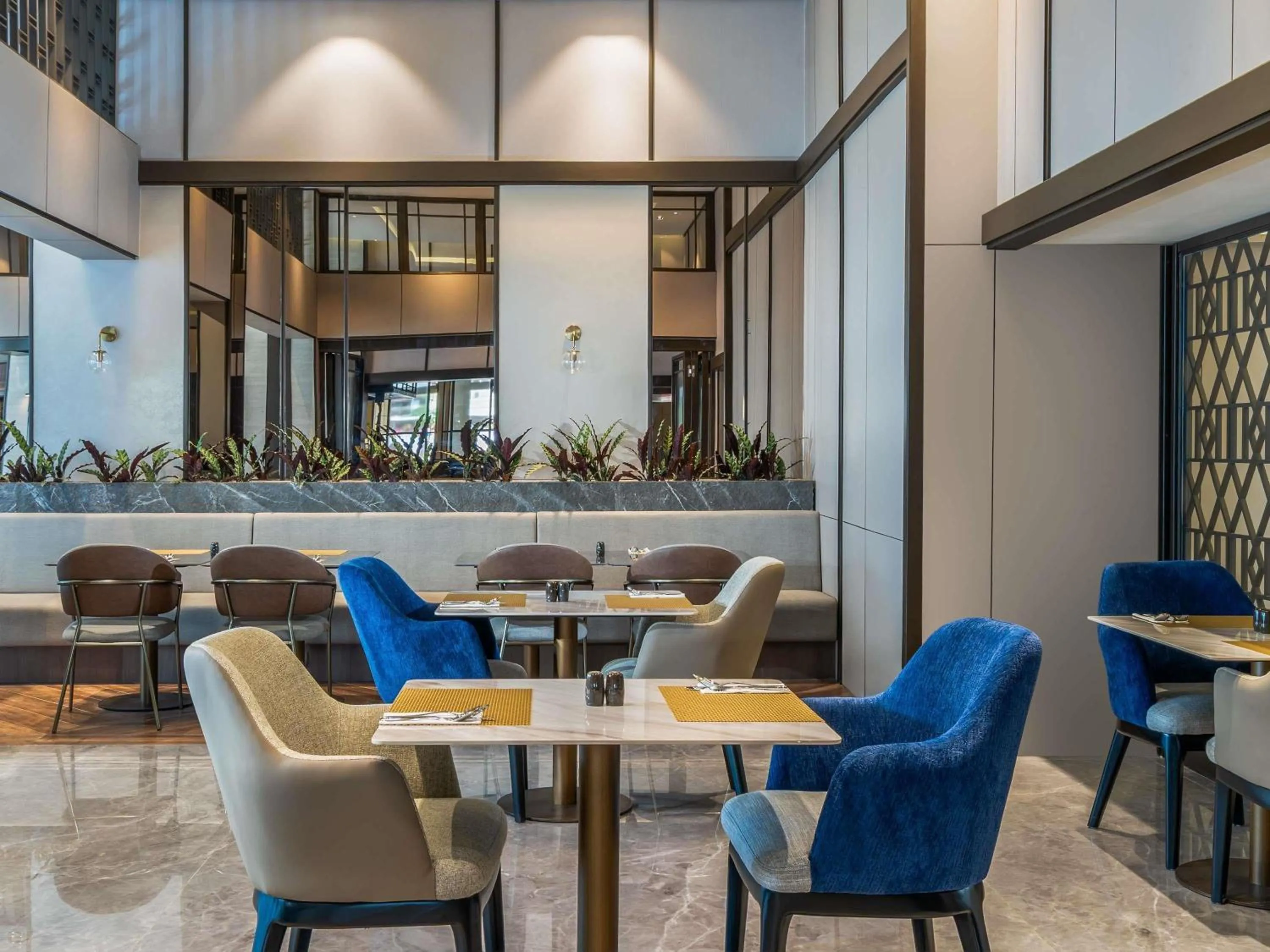 Restaurant/places to eat in Novotel Pontianak Convention Centre