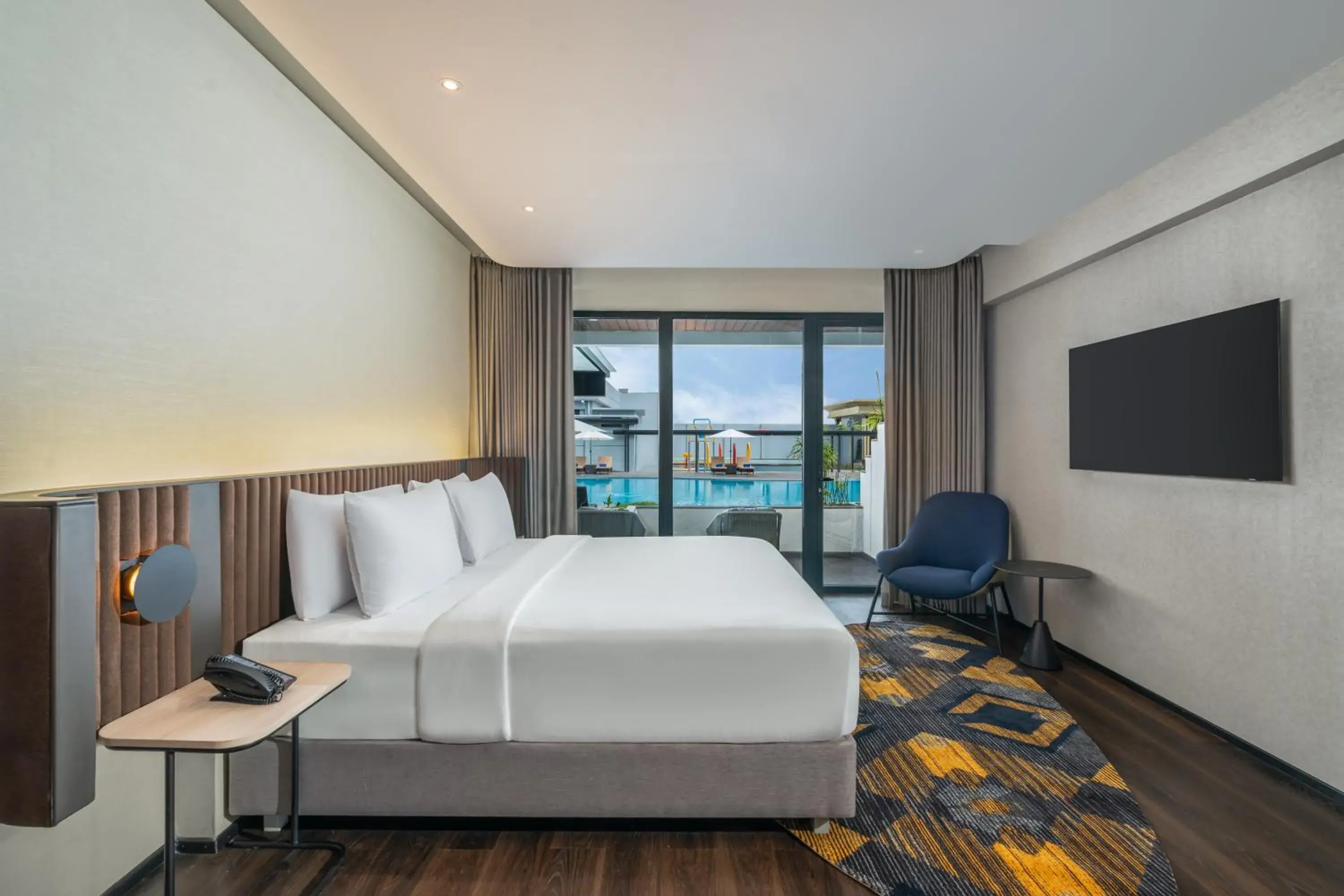 Double Suite with Sofa Bed and Pool View in Novotel Pontianak Convention Centre Double Suite with Sofa Bed and Pool View in Novotel Pontianak Convention Centre