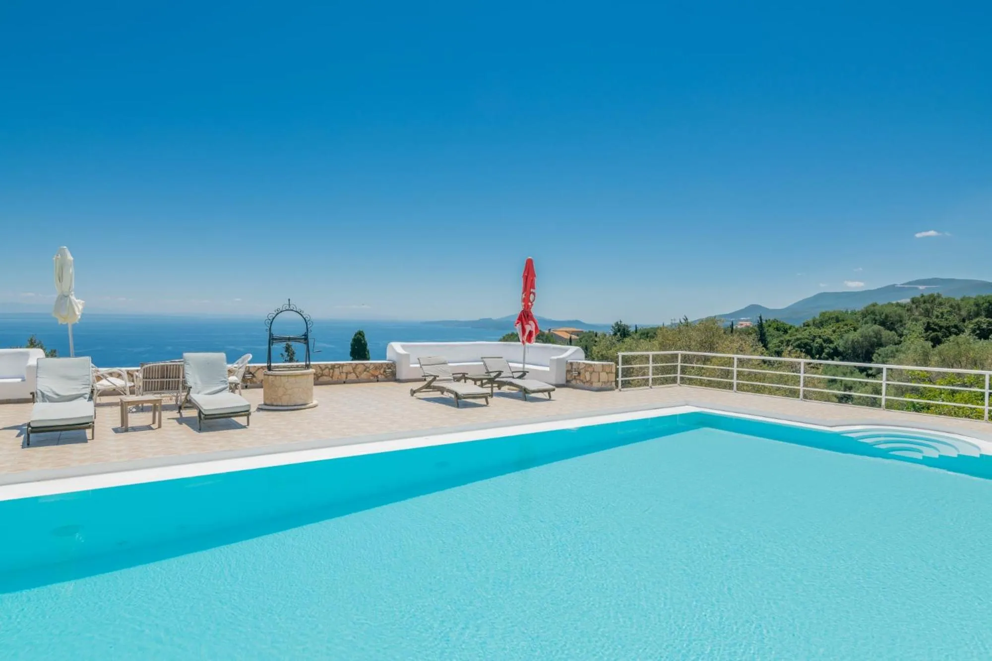 Swimming pool in Armyra Villas