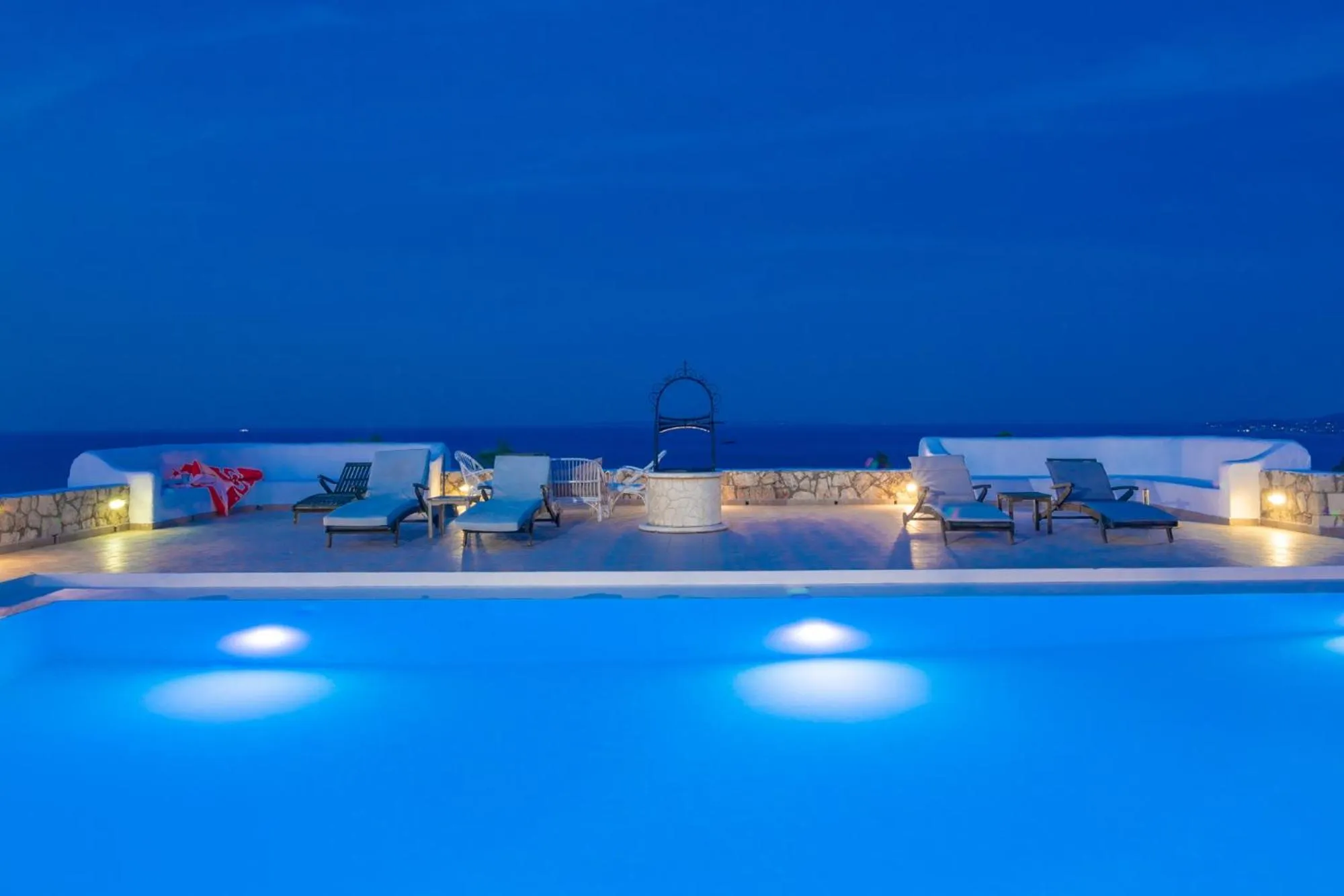 Swimming pool in Armyra Villas