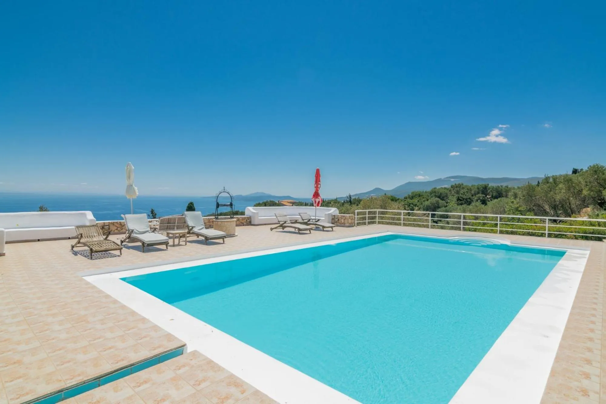 Swimming pool in Armyra Villas