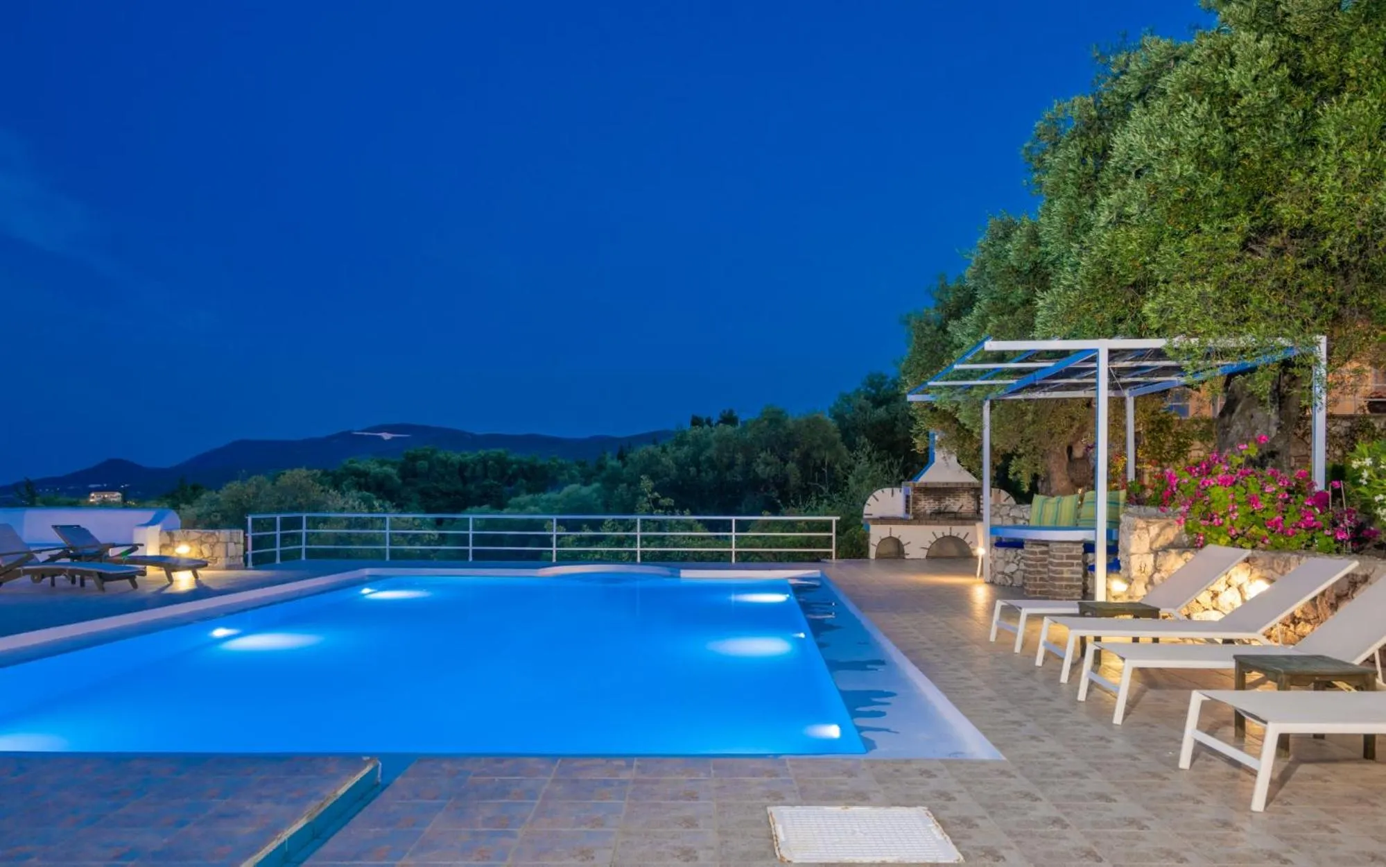 Swimming pool in Armyra Villas