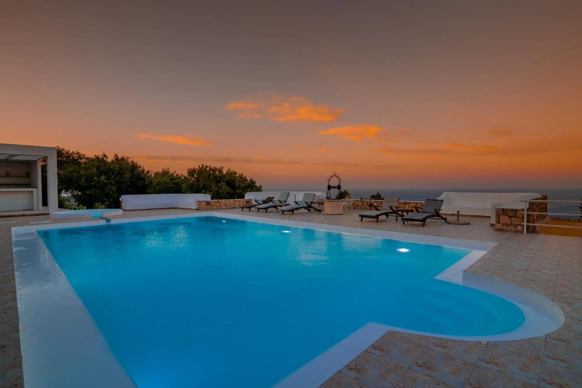 Swimming pool in Armyra Villas