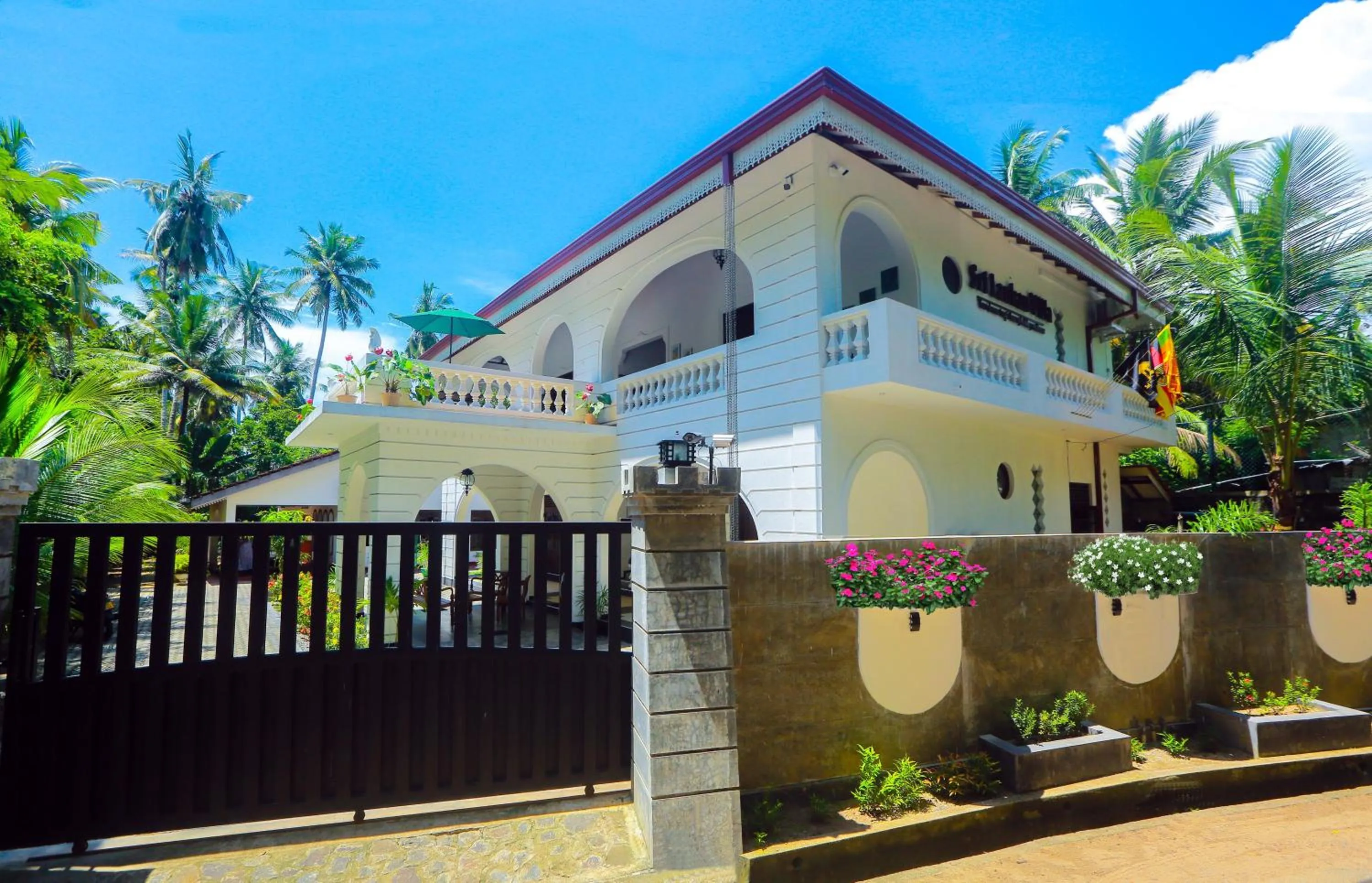 Property building in SRI LANKAN VILLA