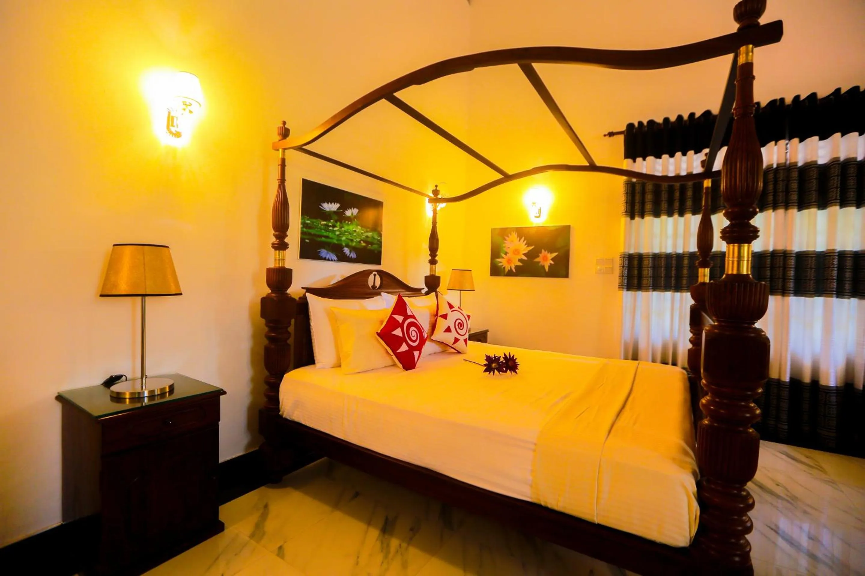 Bed in SRI LANKAN VILLA