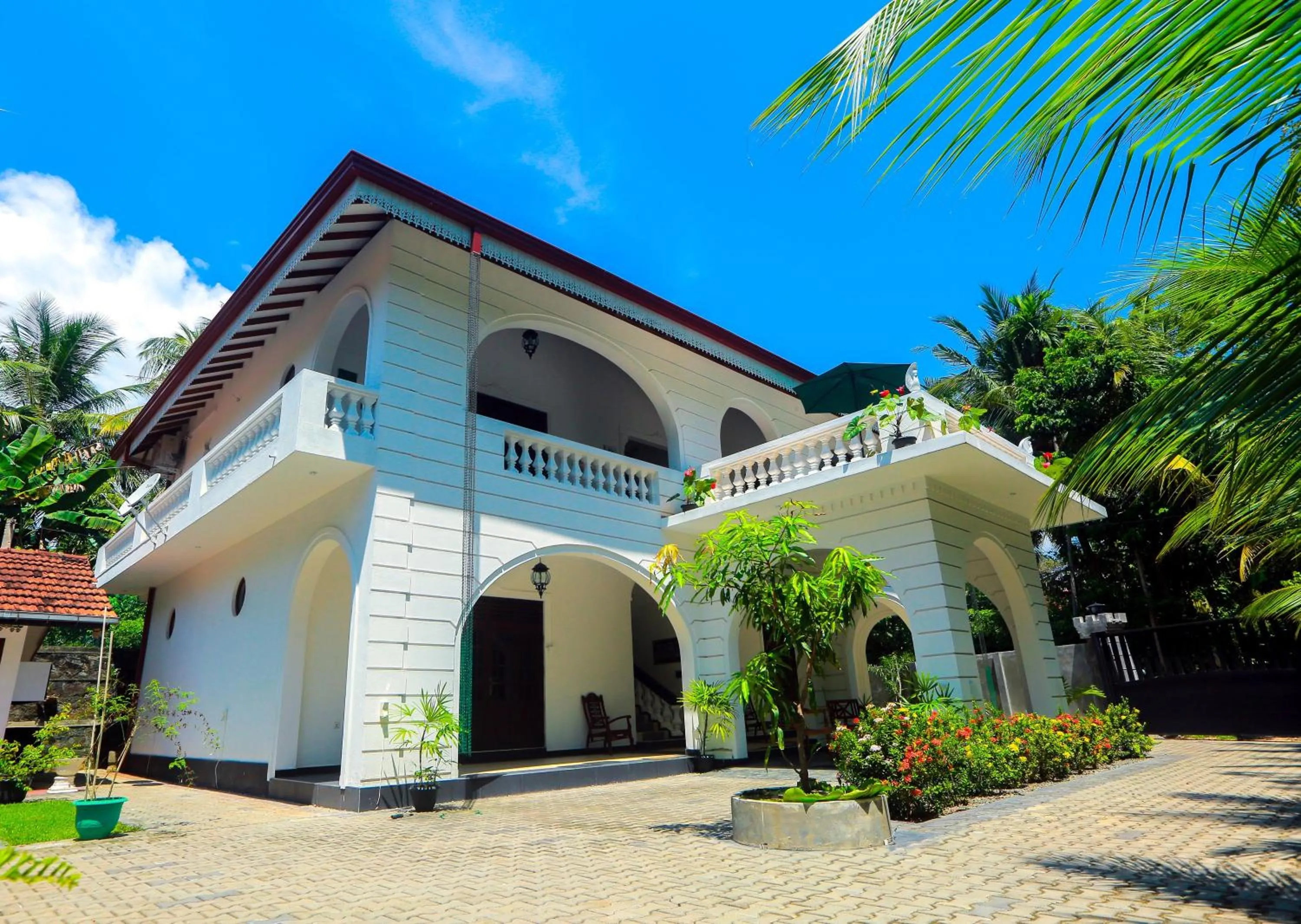Facade/entrance in SRI LANKAN VILLA