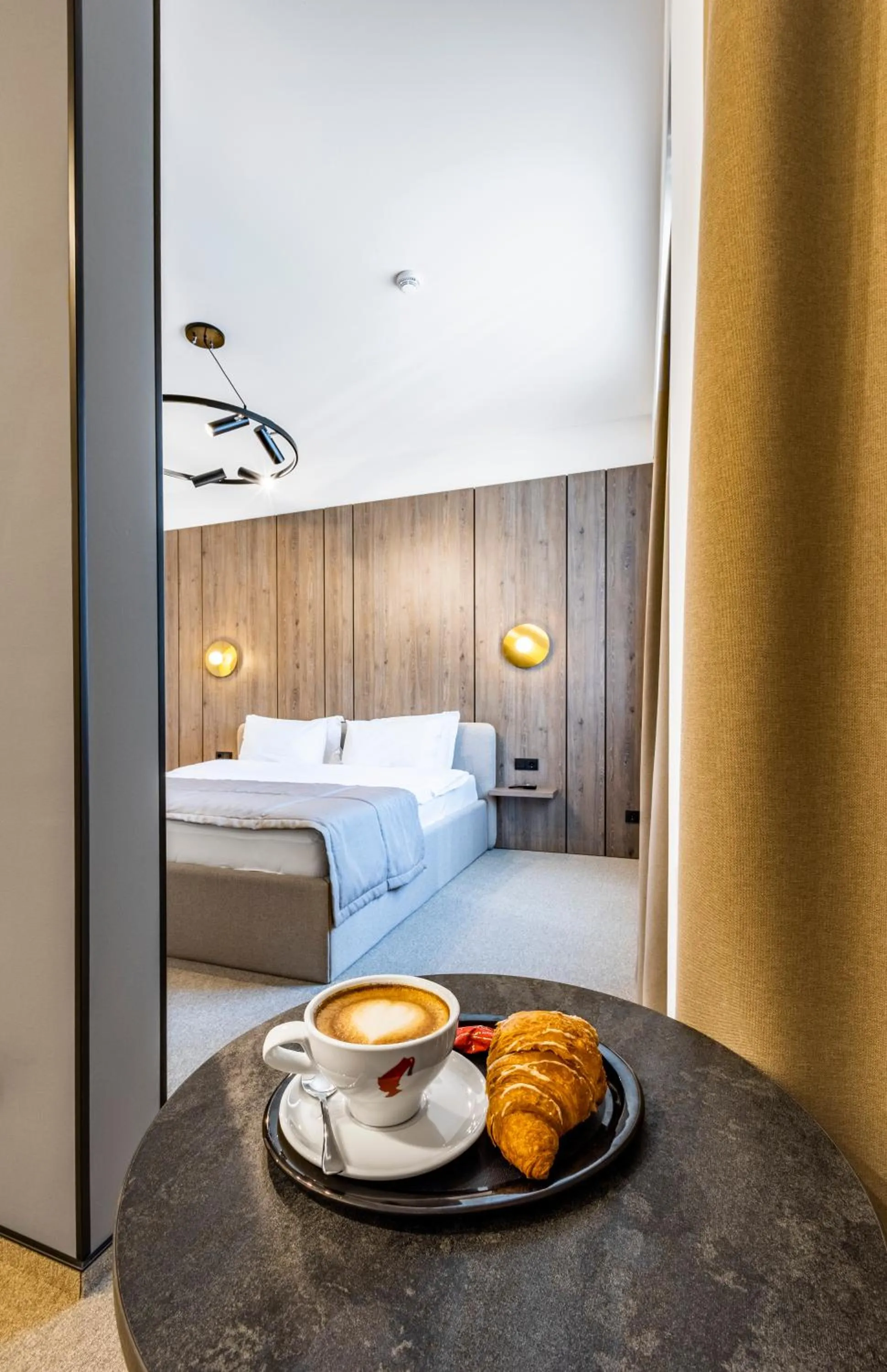 Bedroom, Bed in Regency Hotel