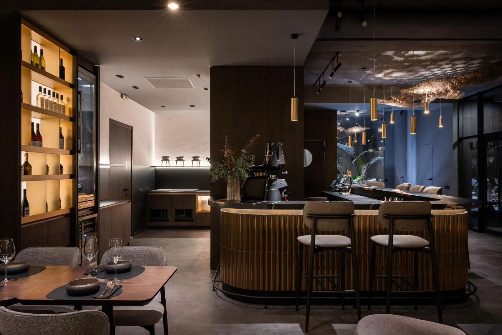 Restaurant/places to eat in Regency Hotel