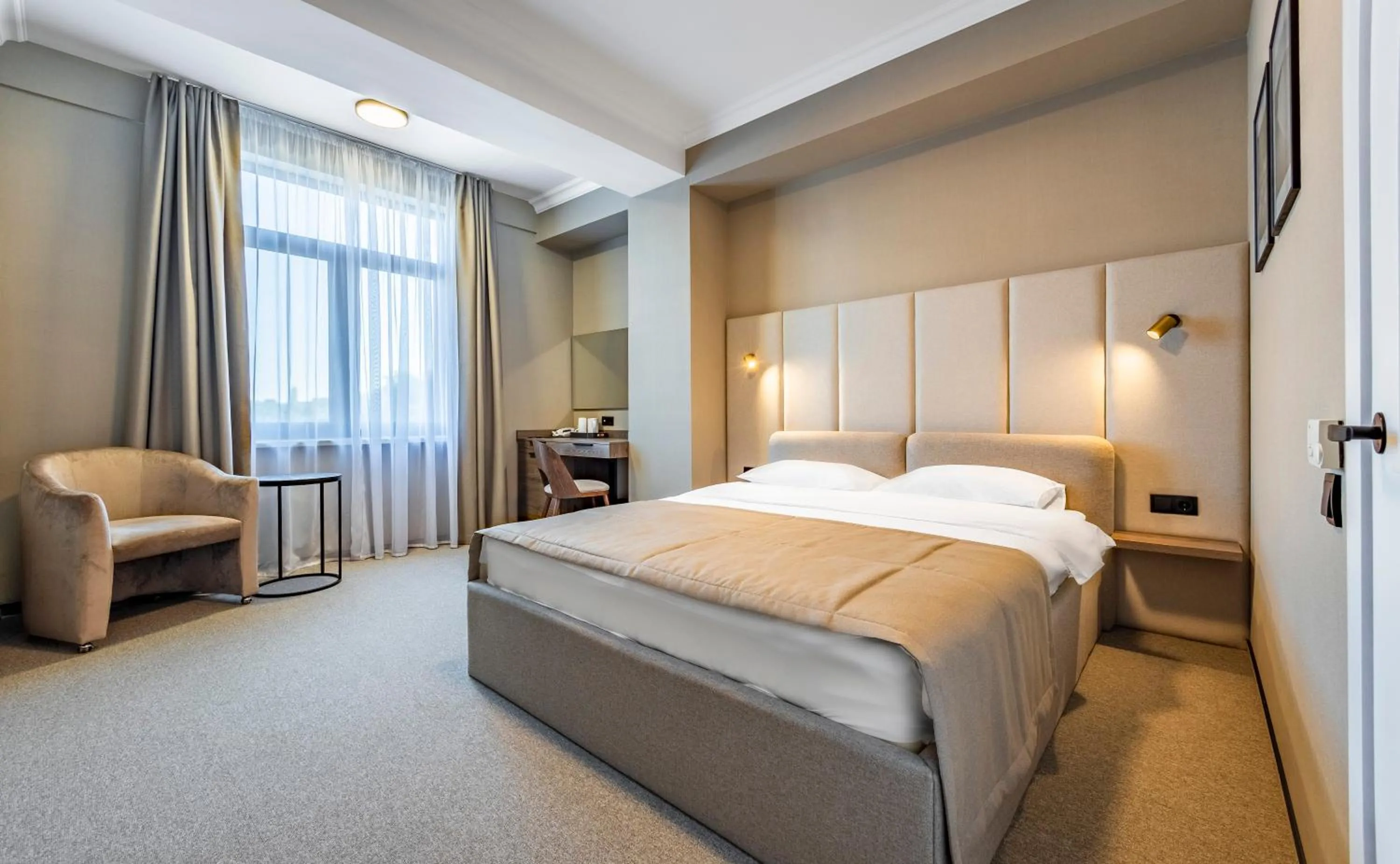 Bedroom, Bed in Regency Hotel