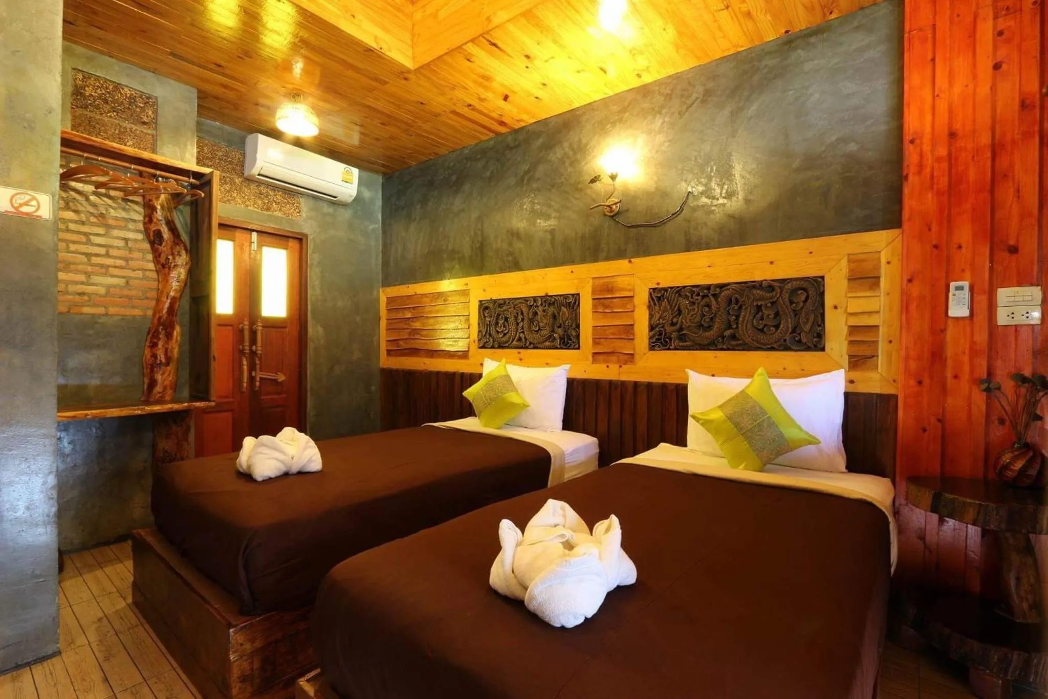 Photo of the whole room, Bed in Sea Rock Resort