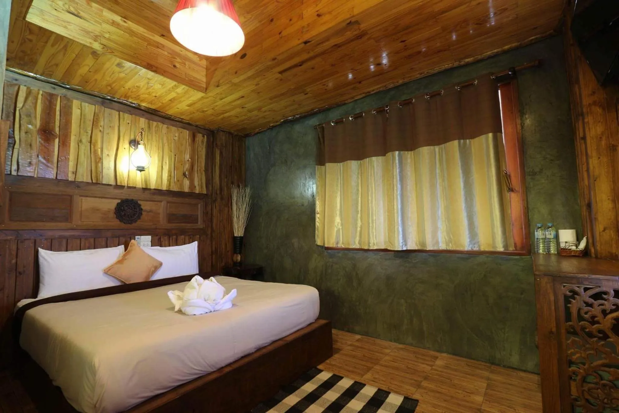 Photo of the whole room, Bed in Sea Rock Resort