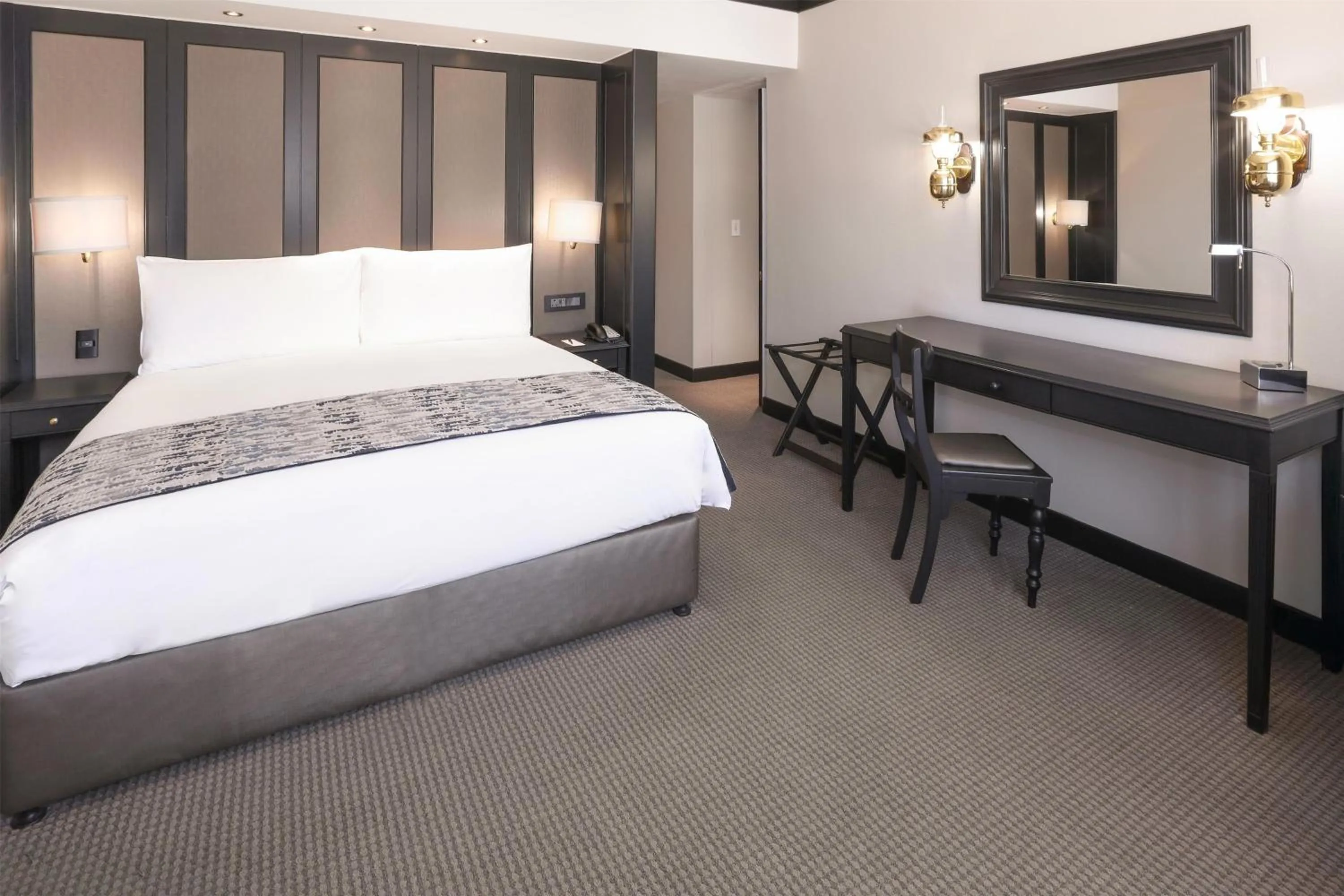 Photo of the whole room, Bed in Southern Sun Cape Sun