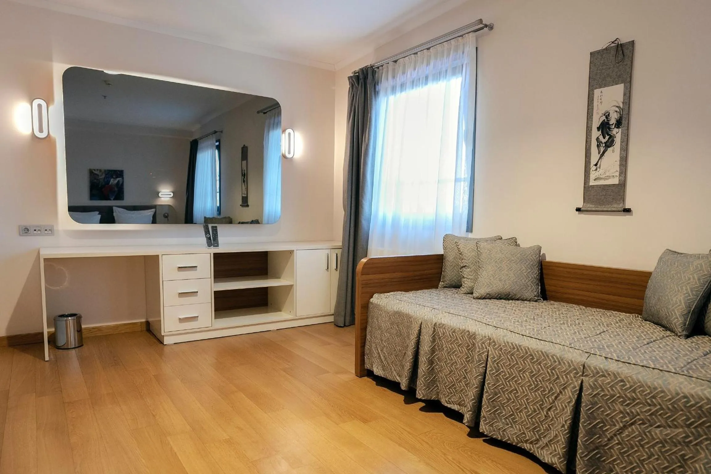 Seating area, Bed in Mimi Hotel Ankara