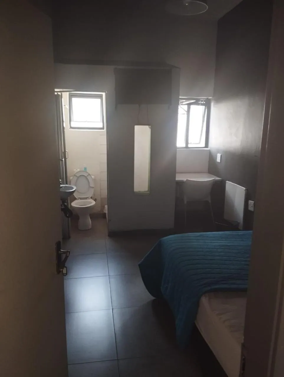 Bathroom, Bed in E-JOFF Lodge