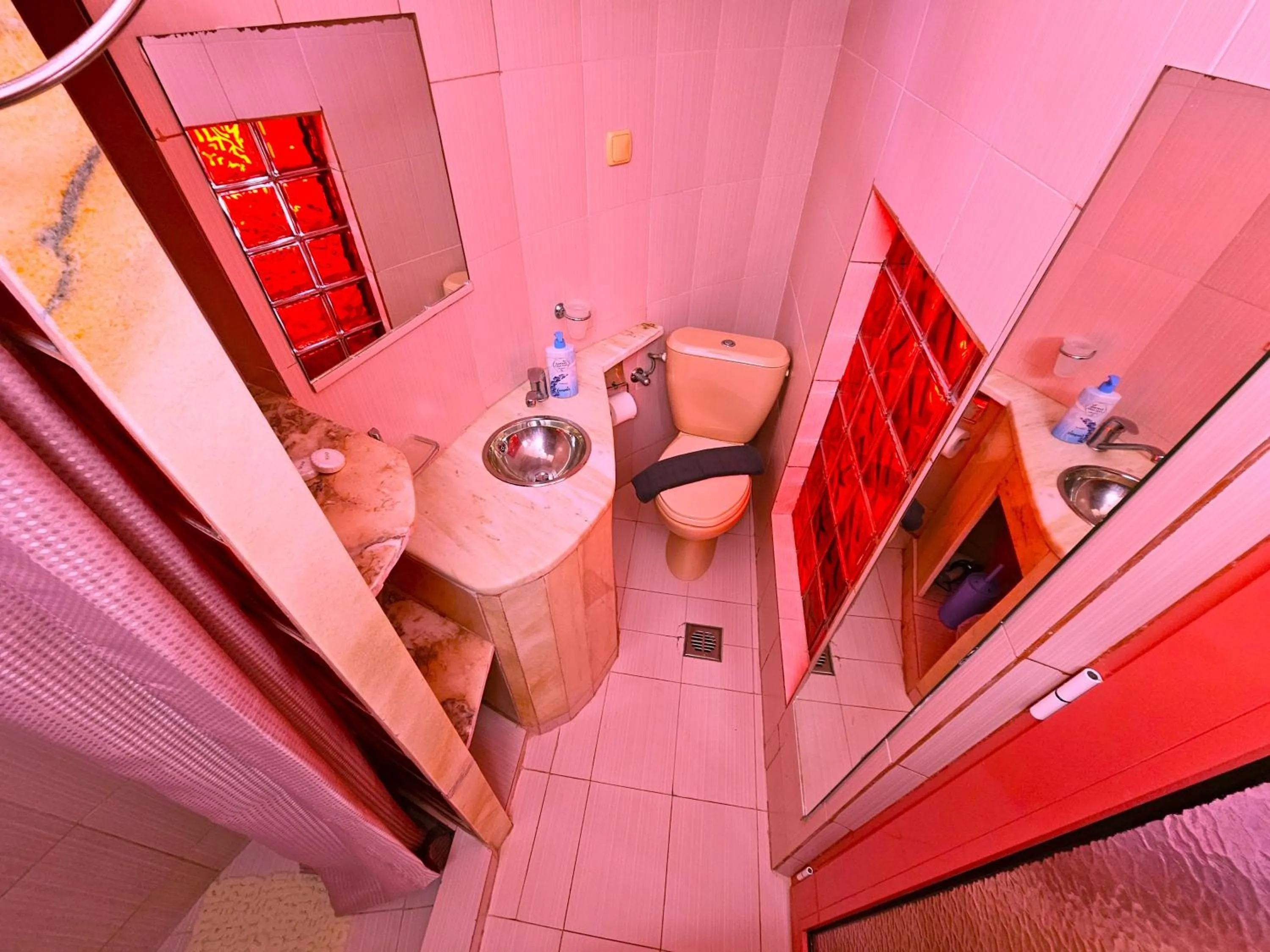 Toilet in Paco's Resort Holiday Flats