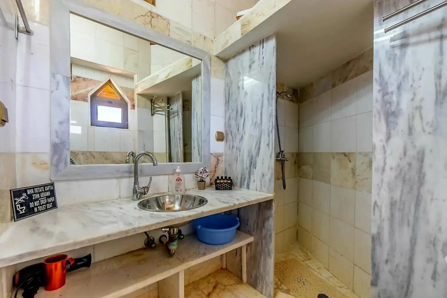 Shower in Paco's Resort Holiday Flats