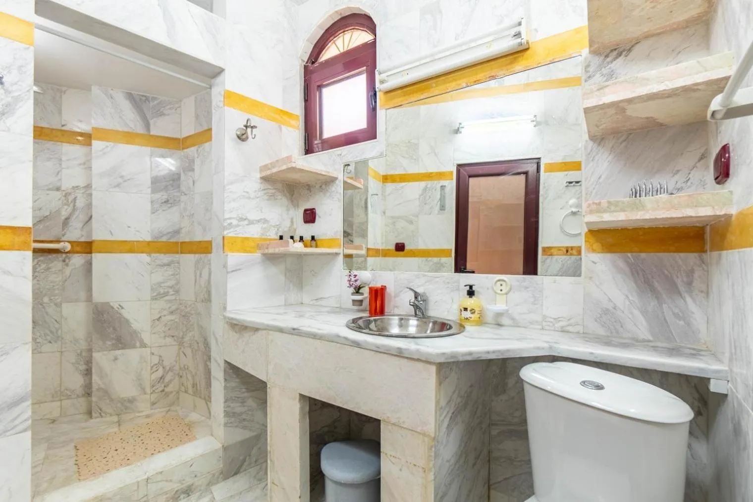 Shower in Paco's Resort Holiday Flats