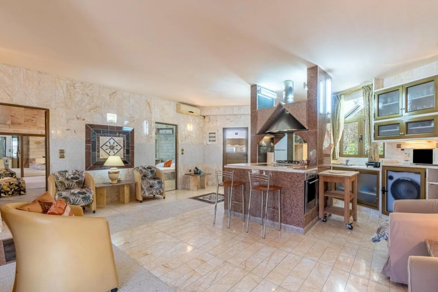 TV and multimedia in Paco's Resort Holiday Flats