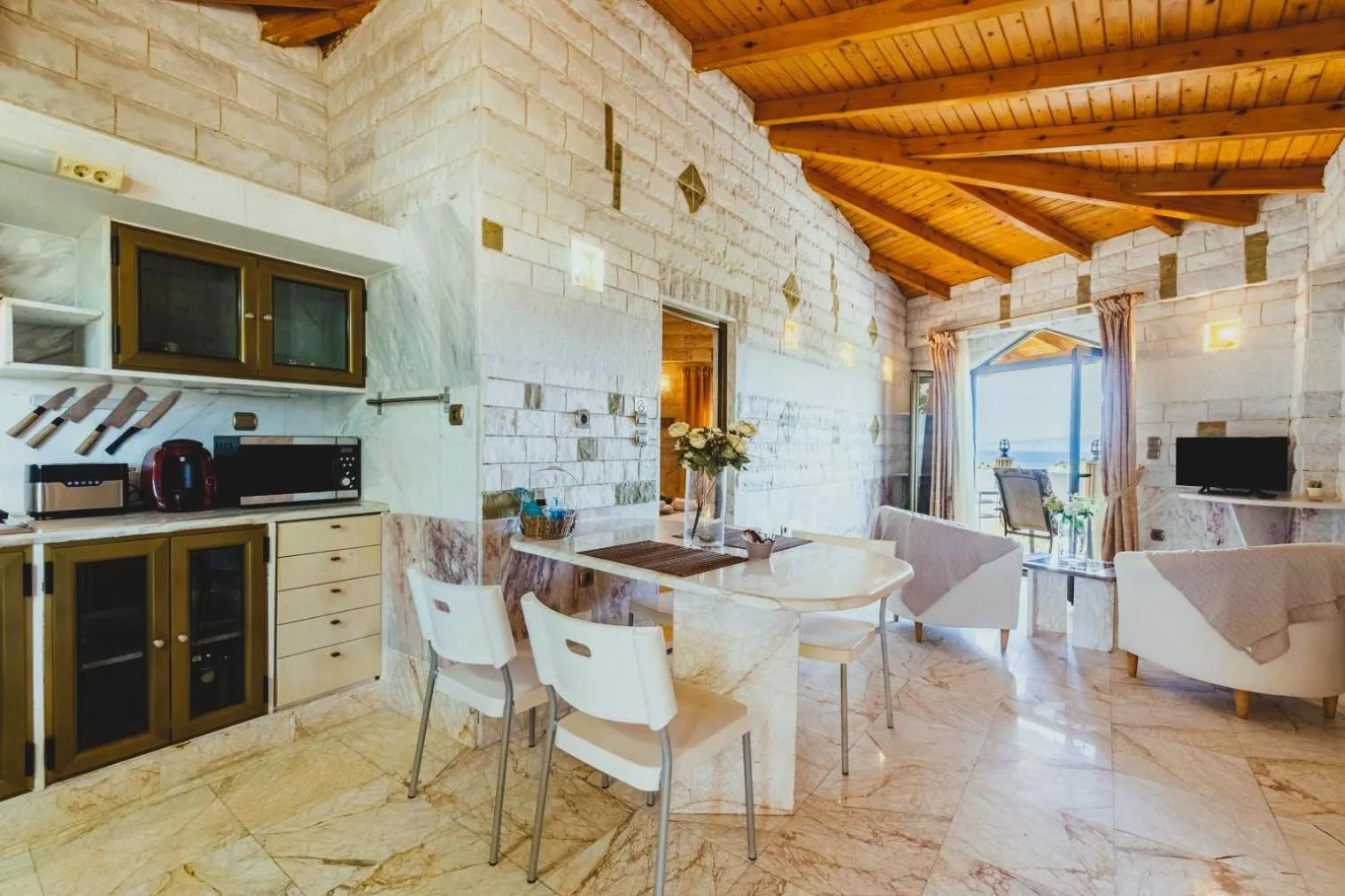 TV and multimedia in Paco's Resort Holiday Flats