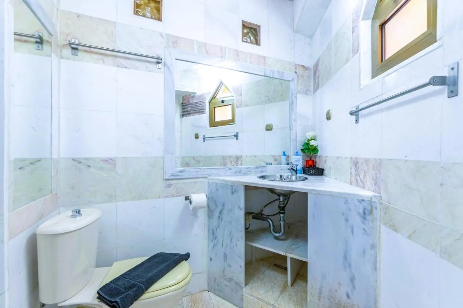 Shower in Paco's Resort Holiday Flats