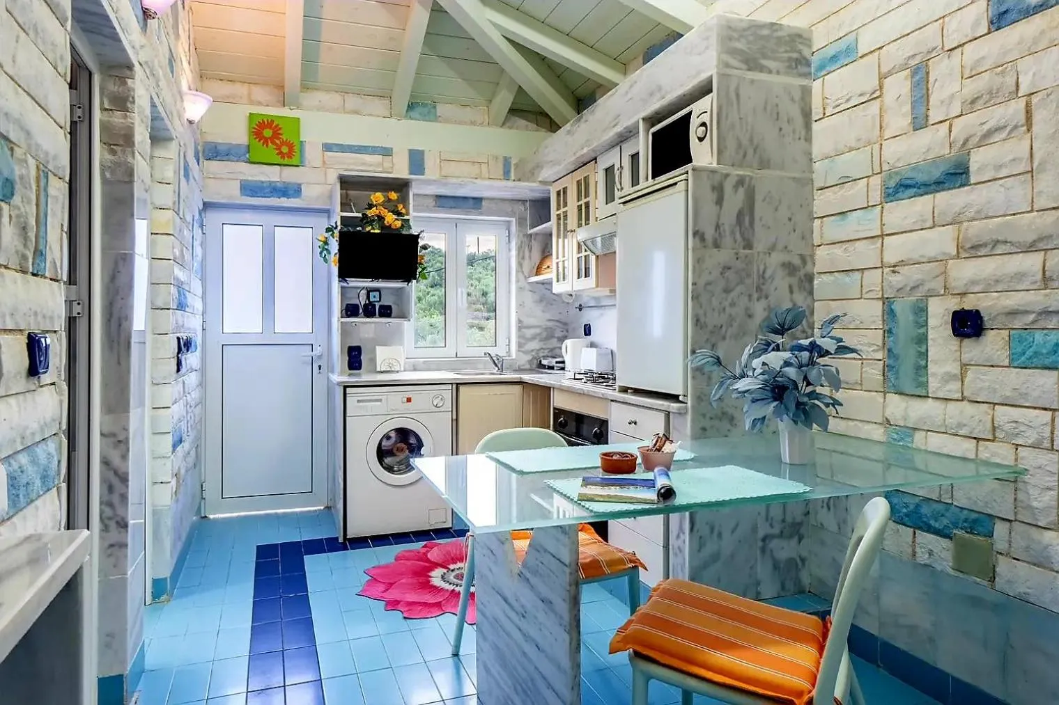 Kitchen or kitchenette in Paco's Resort Holiday Flats