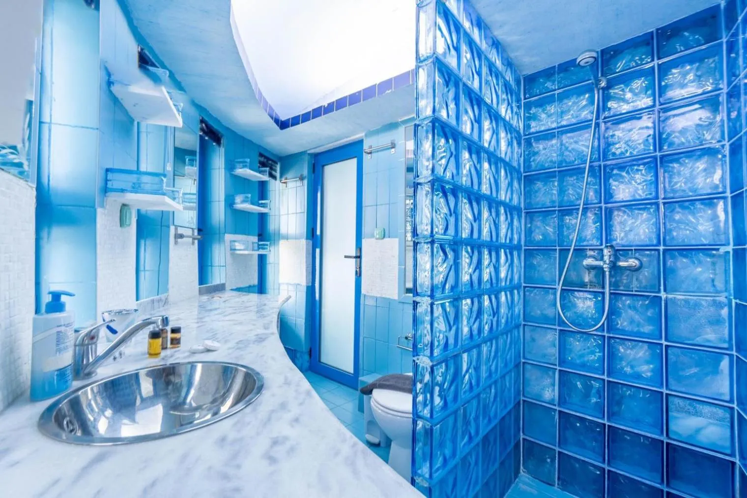 Toilet in Paco's Resort Holiday Flats