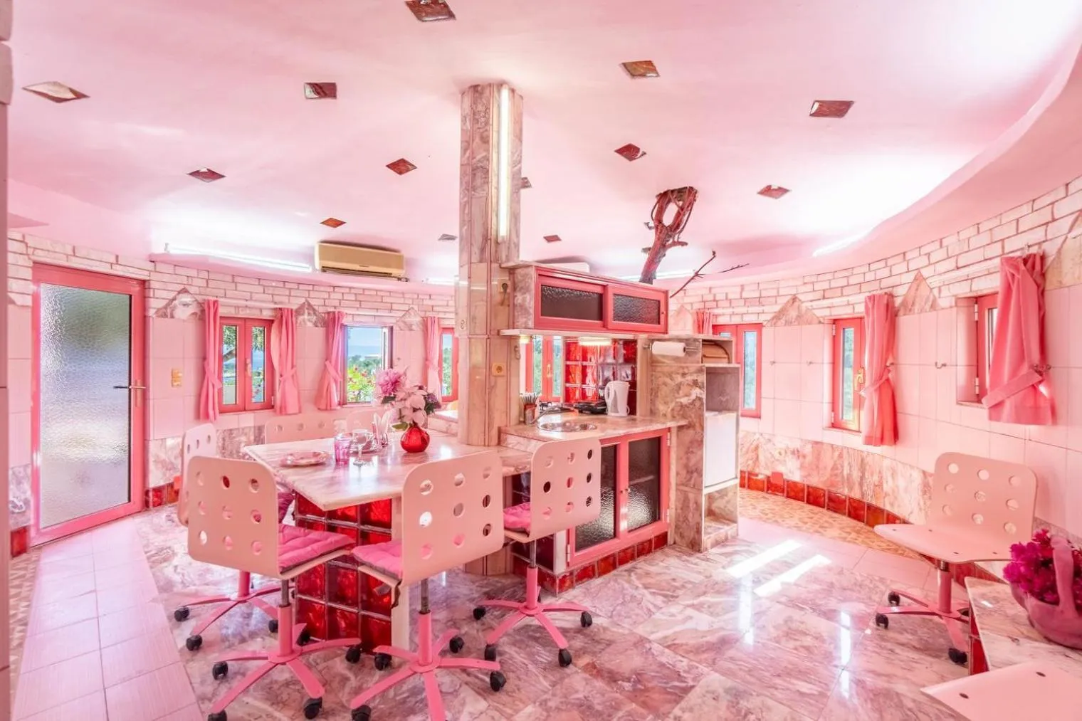 Kitchen or kitchenette in Paco's Resort Holiday Flats