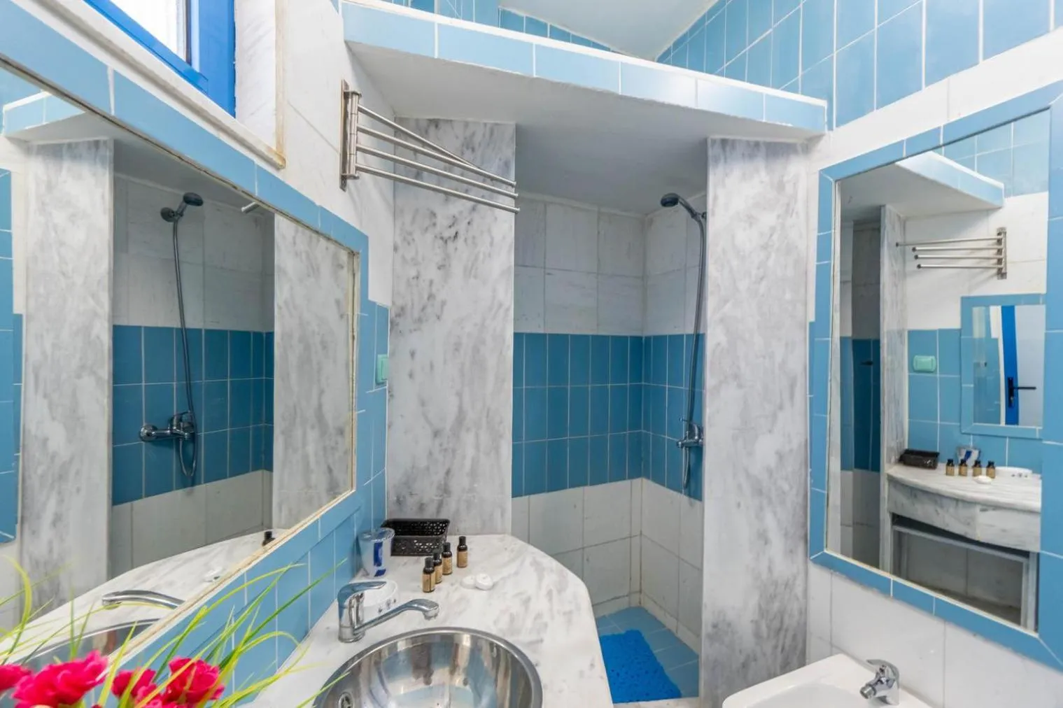 Shower in Paco's Resort Holiday Flats