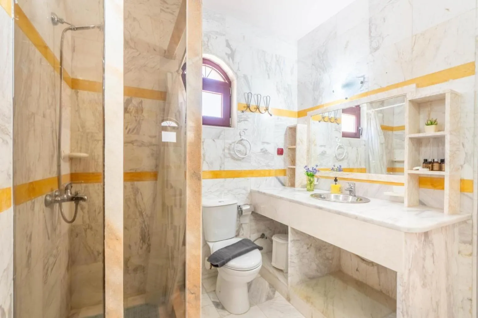 Shower in Paco's Resort Holiday Flats