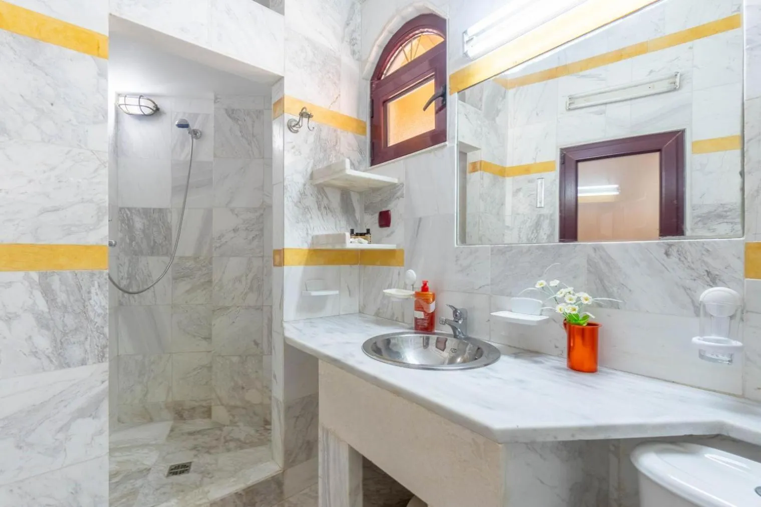 Shower in Paco's Resort Holiday Flats