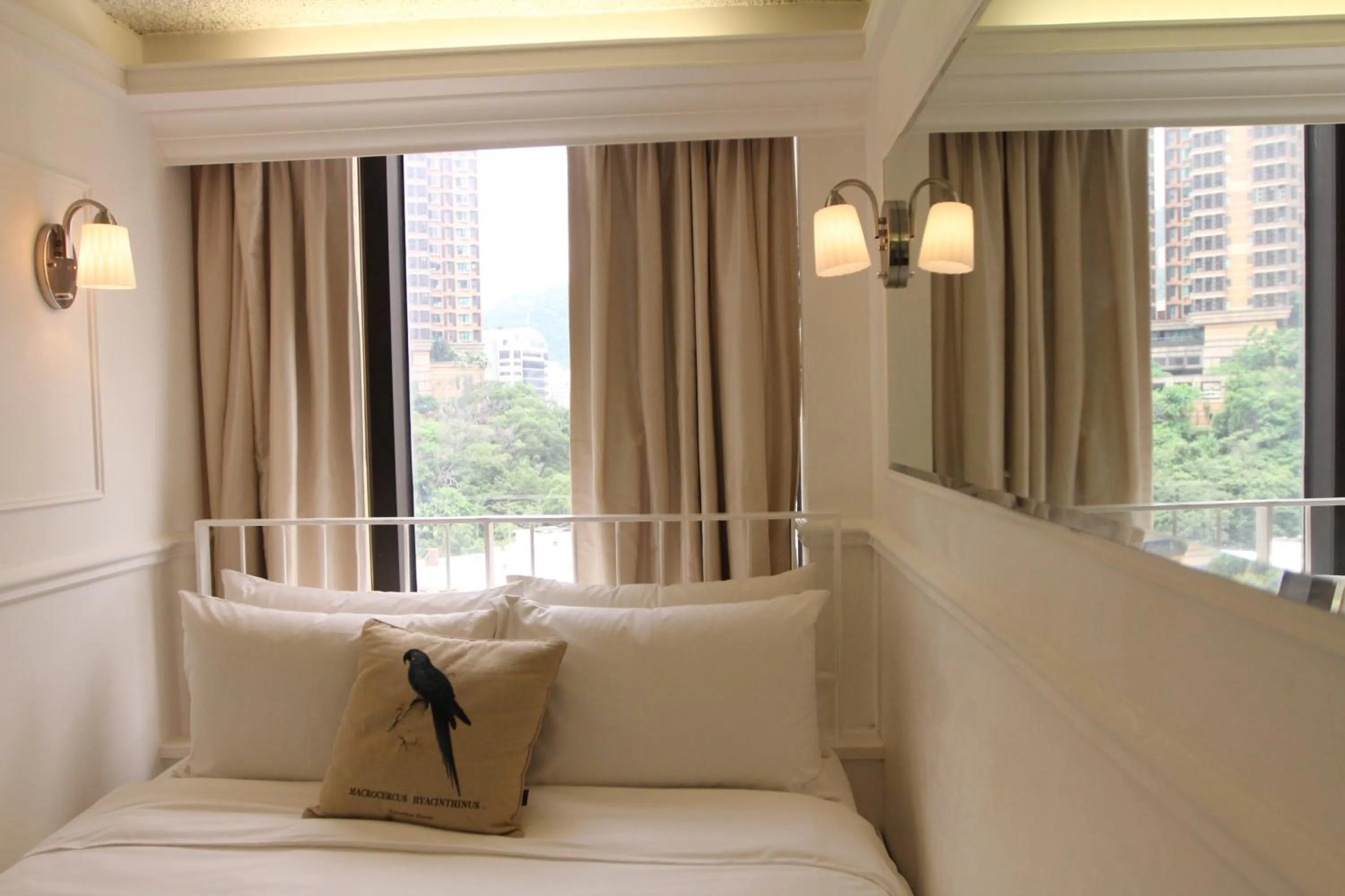 Bedroom, Bed in Mini Hotel Causeway Bay