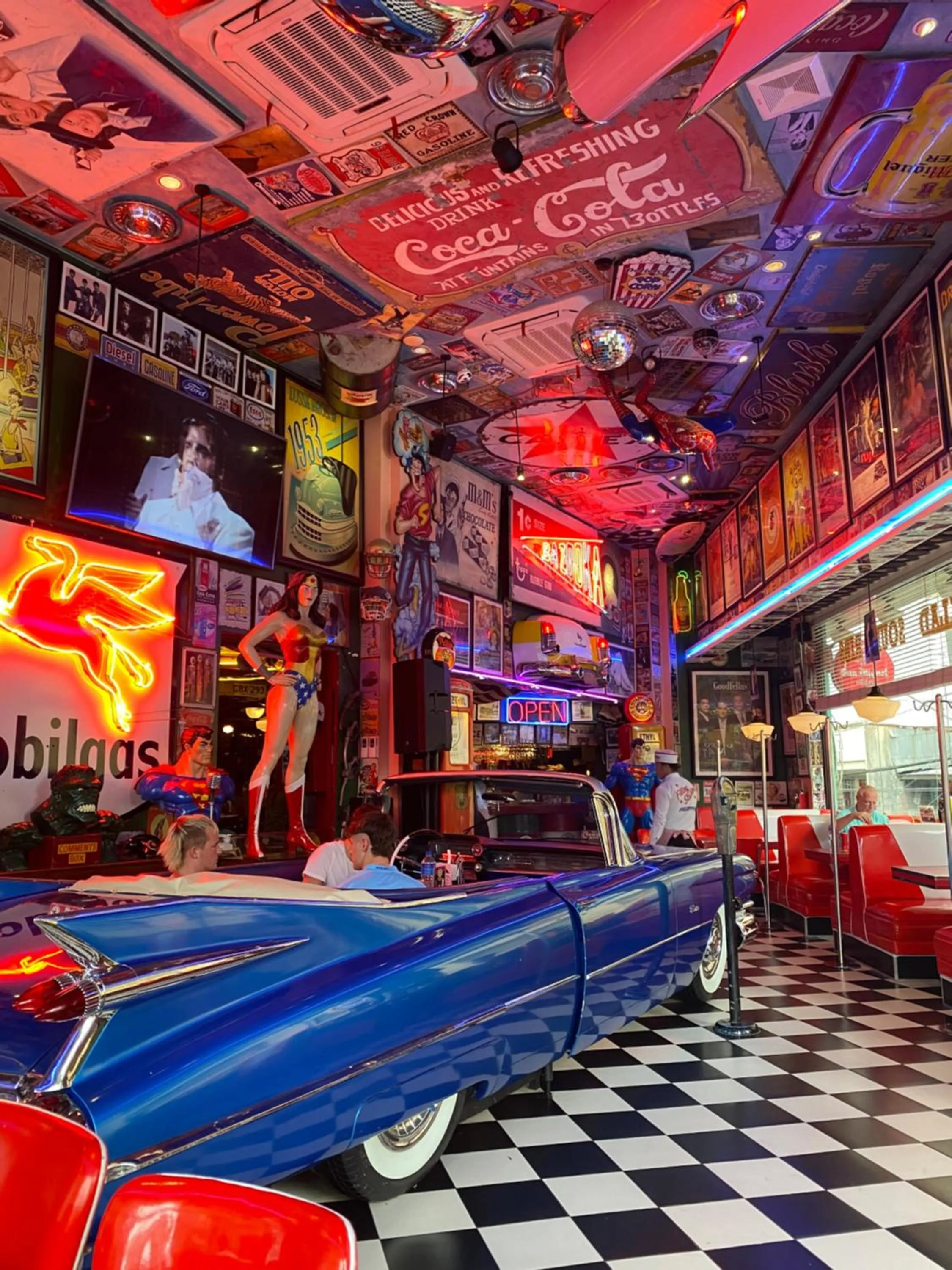 Restaurant/places to eat in Royal Bellagio Hotel