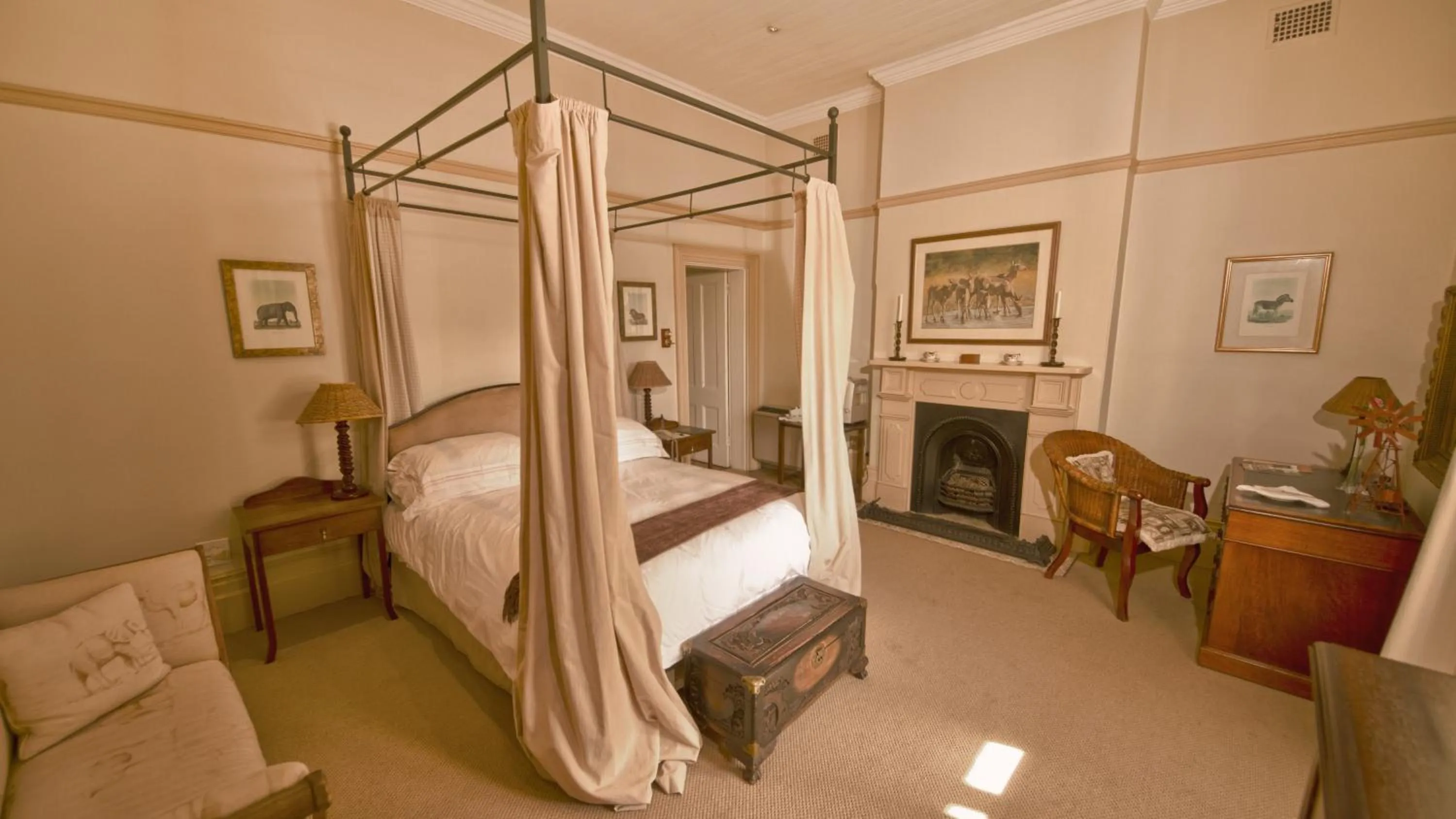 Bedroom, Bed in Hacklewood Hill Country House