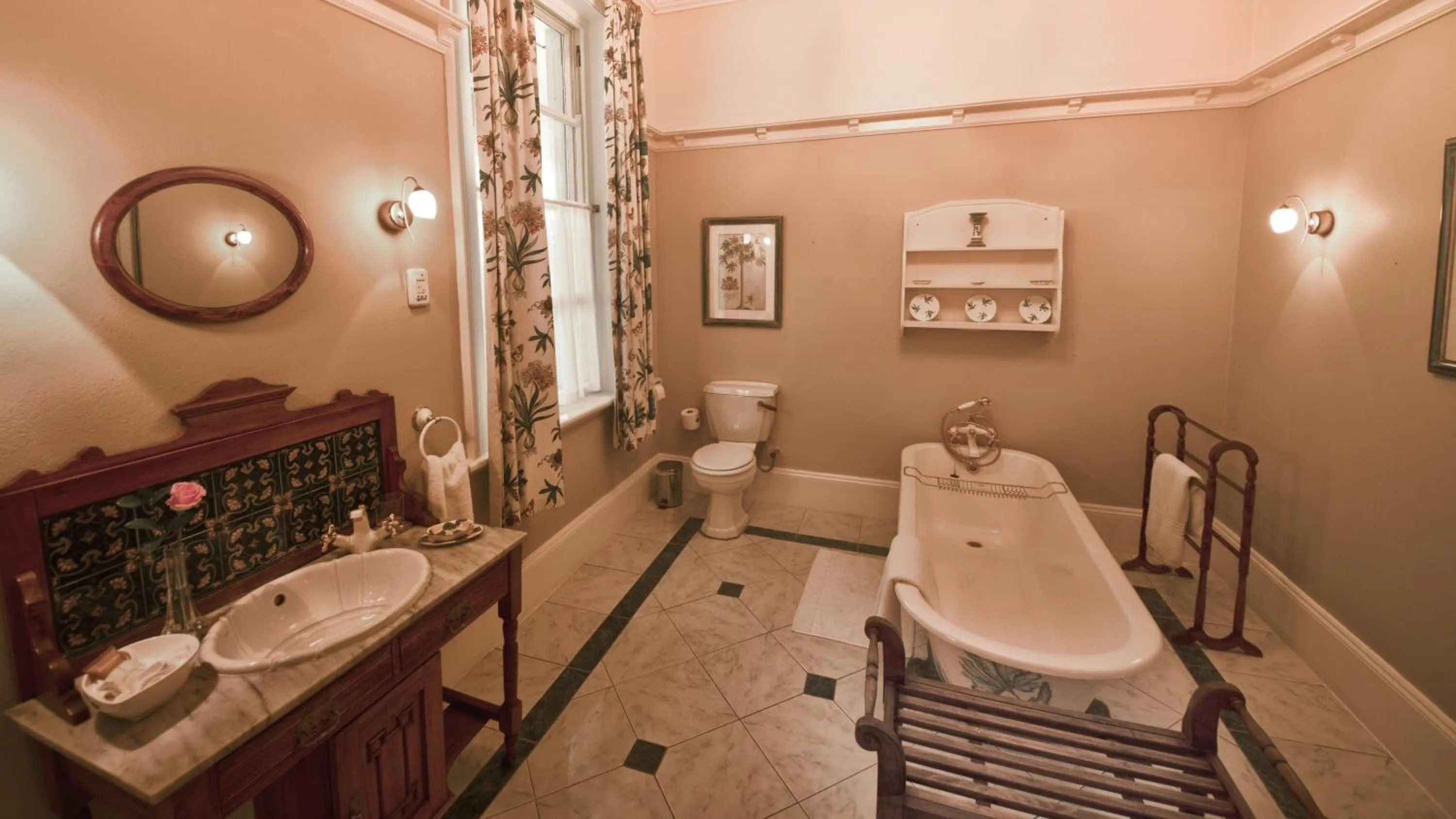 Bathroom in Hacklewood Hill Country House