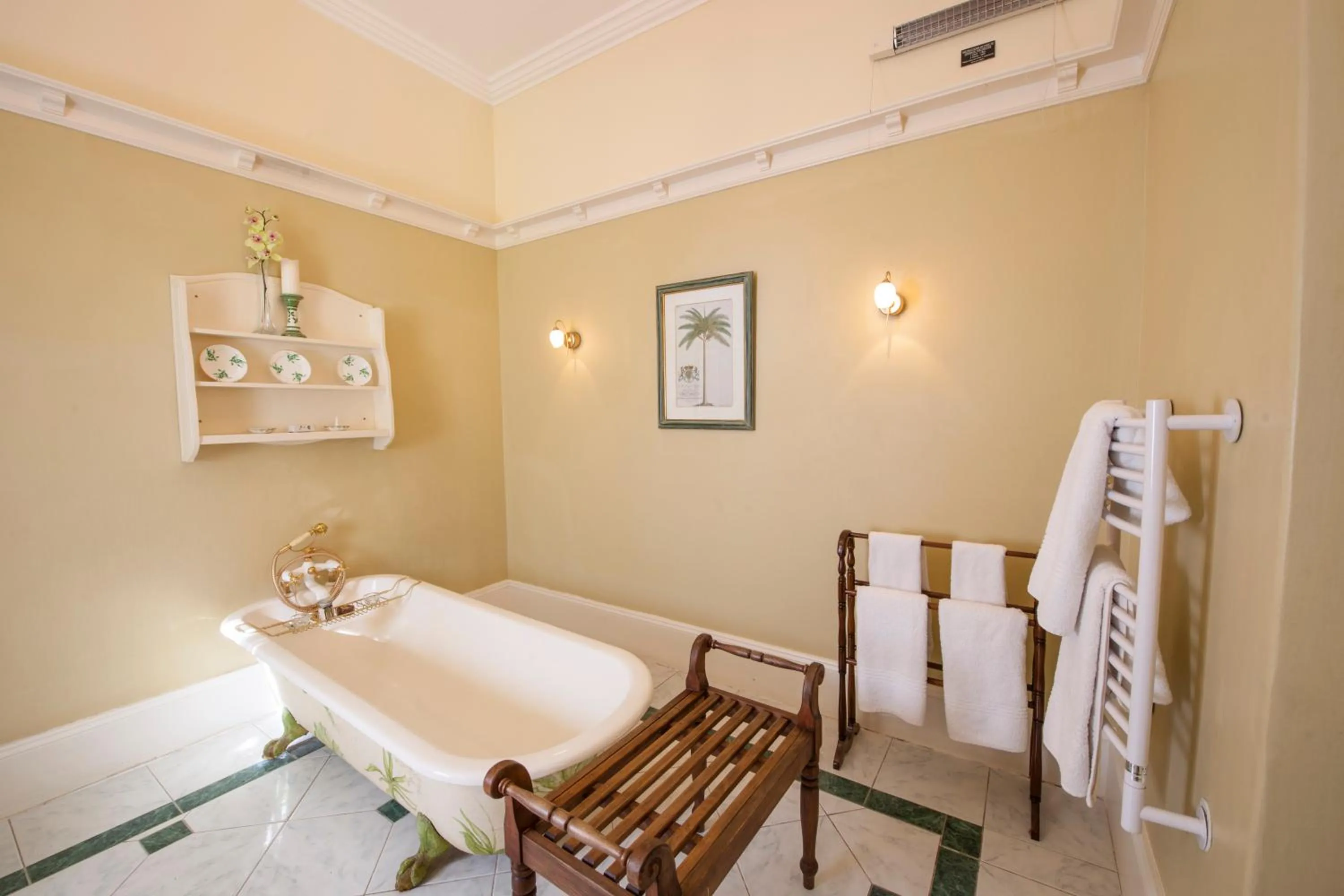 Bathroom in Hacklewood Hill Country House