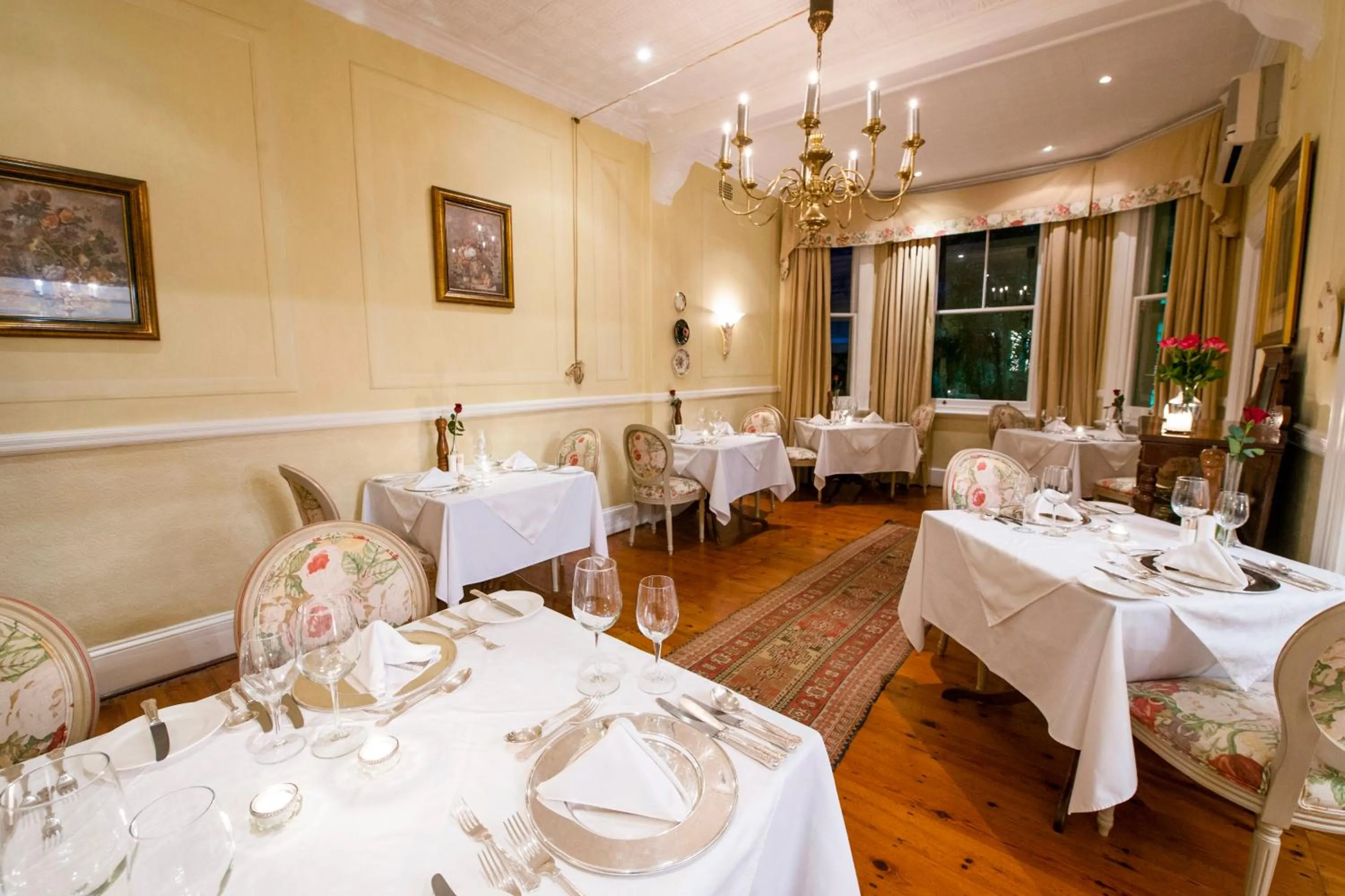 Restaurant/places to eat in Hacklewood Hill Country House