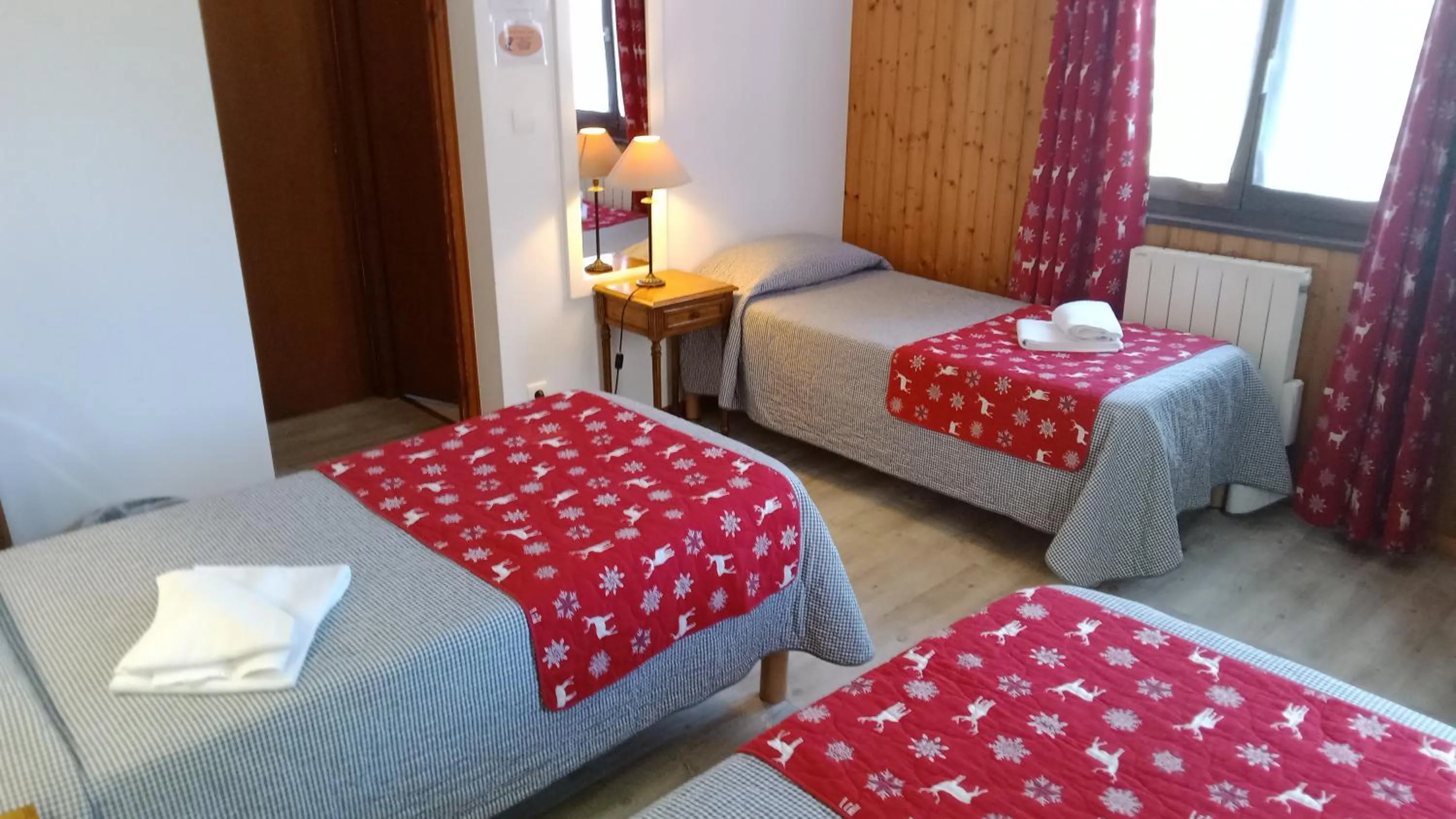 Bedroom, Bed in Hôtel Le Mont Jorat