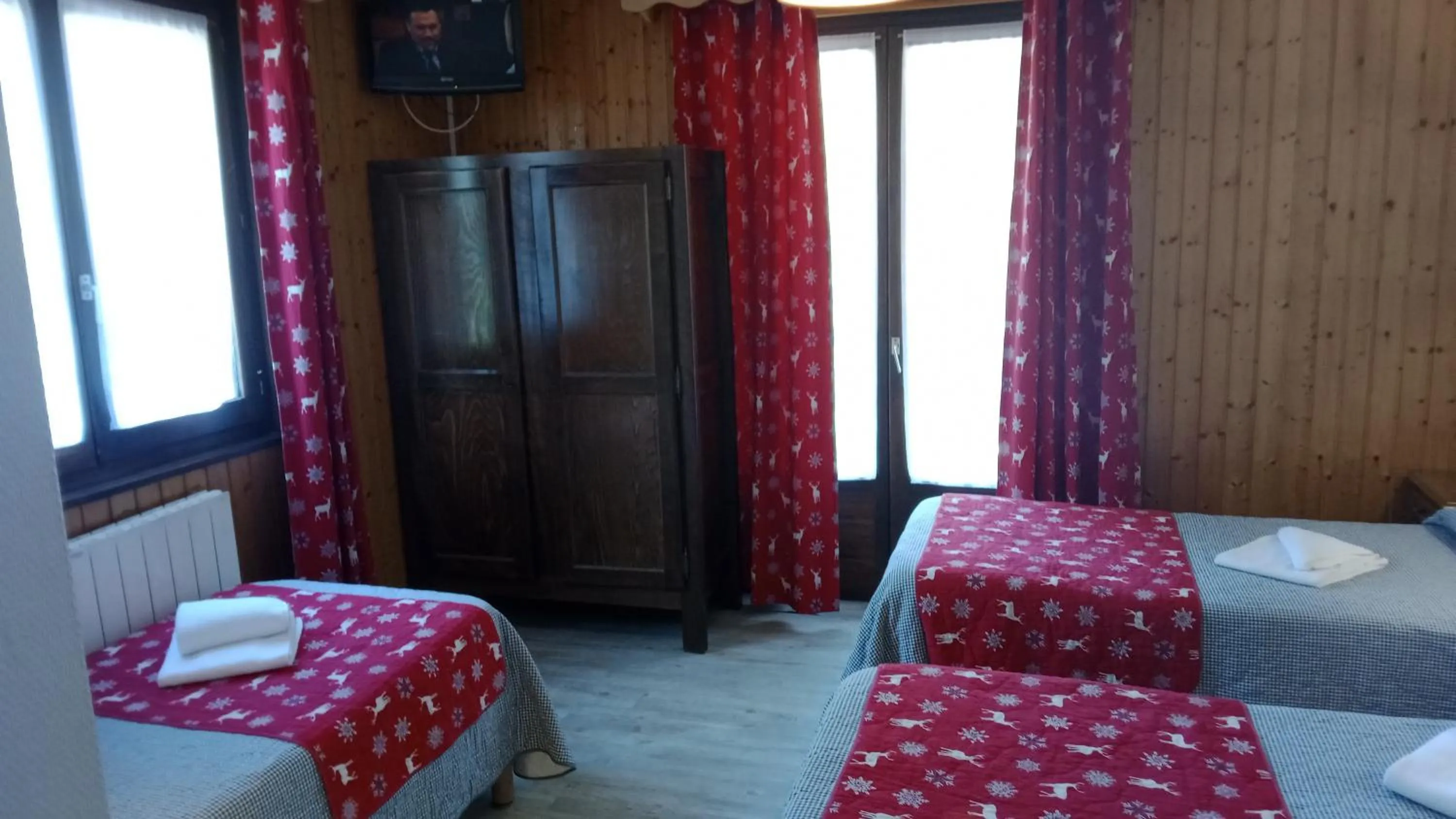 Bedroom, Bed in Hôtel Le Mont Jorat