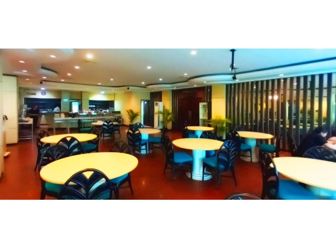 Restaurant/places to eat in Merpati Hotel