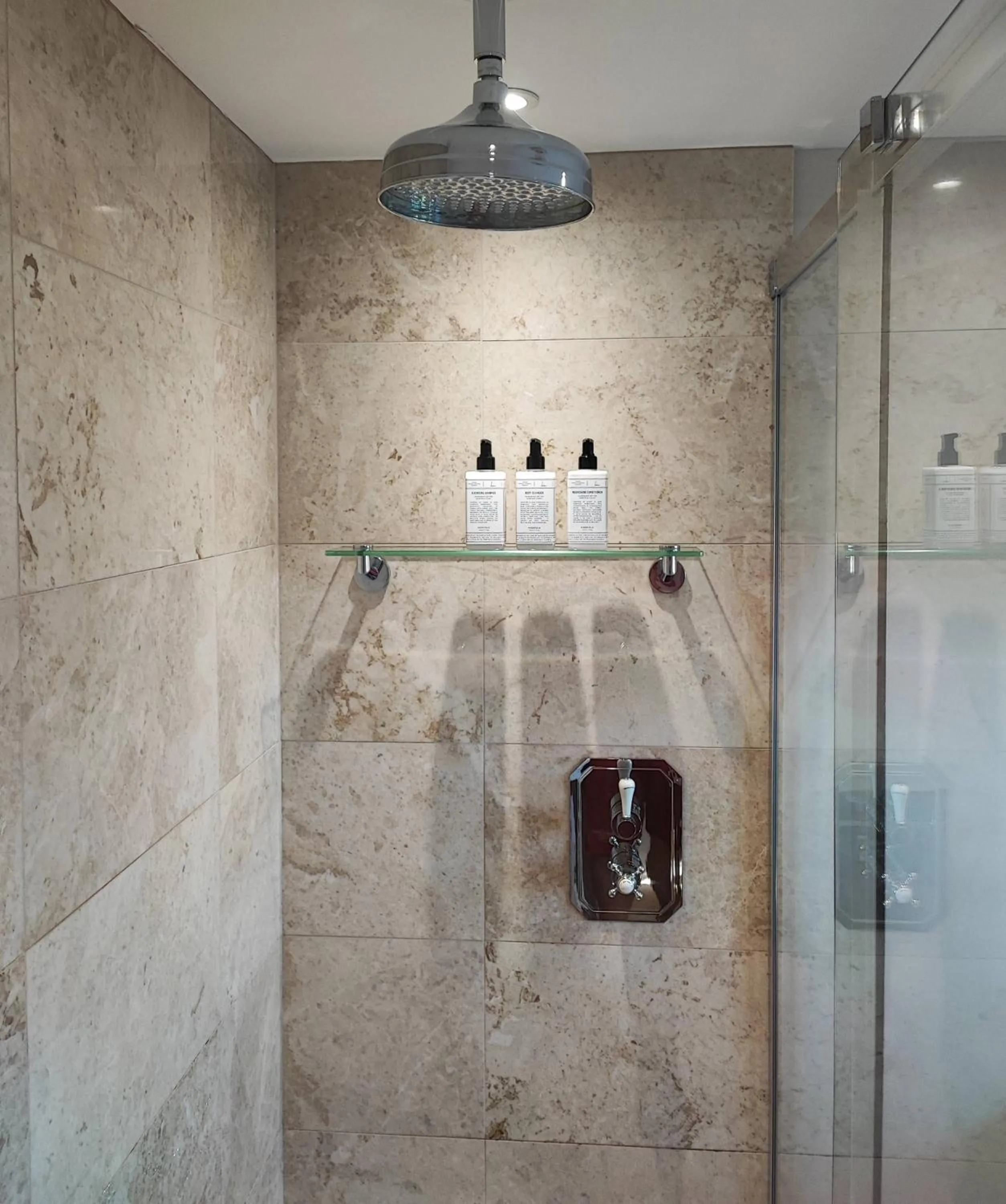 Shower in Keepers Cottage Guest House