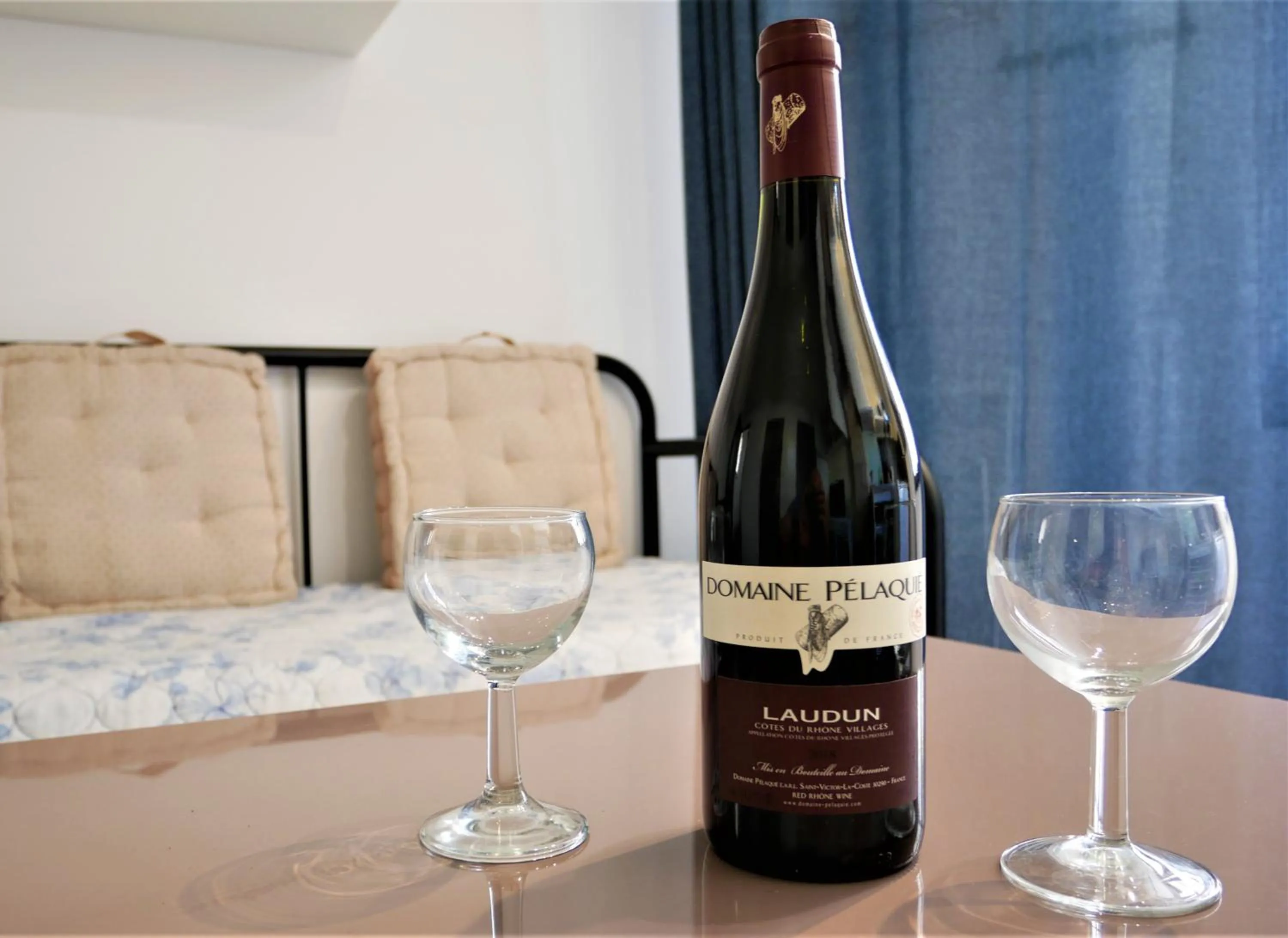 Decorative detail in le Travertin