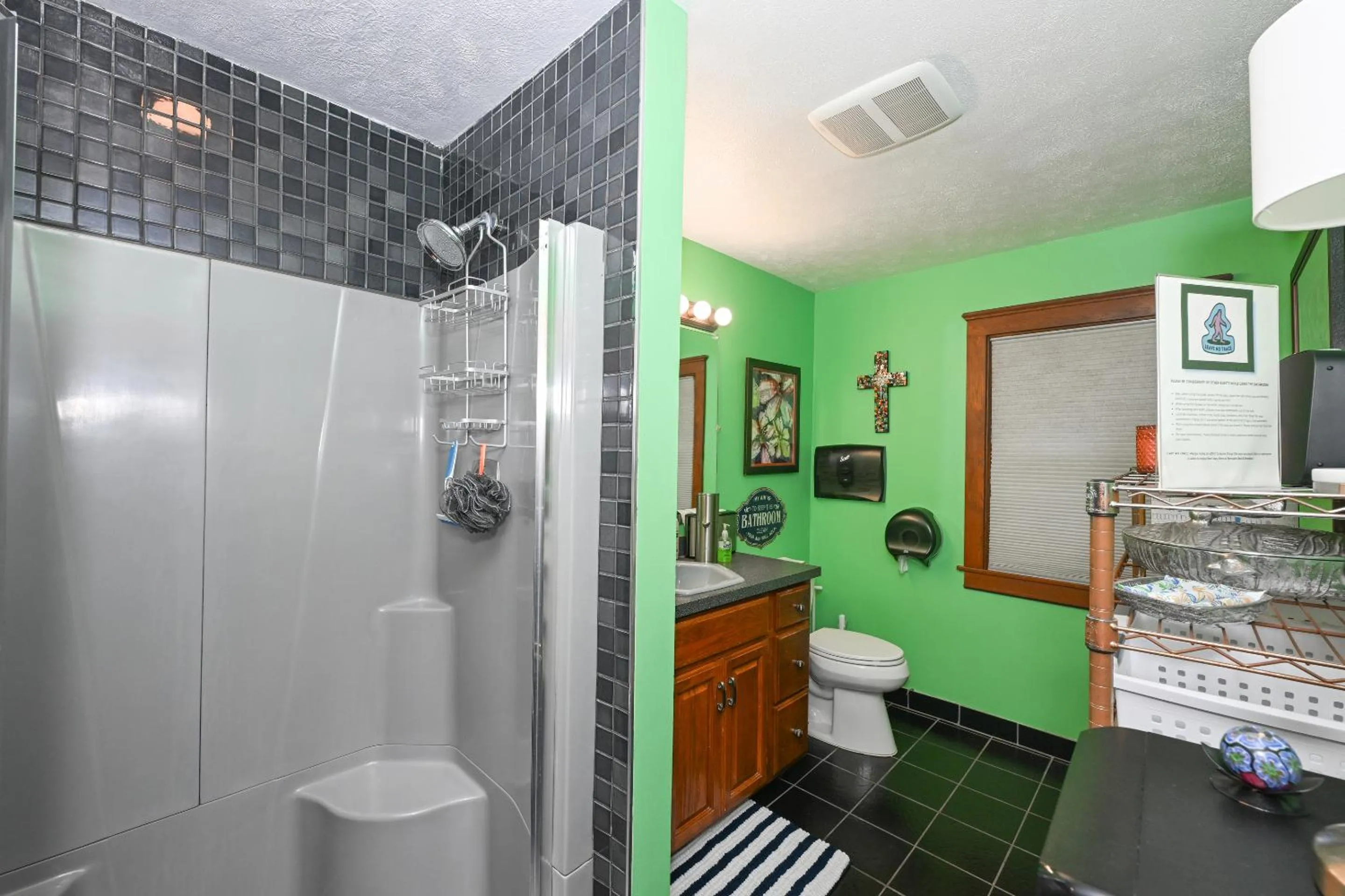 Shower in Berrodin Bed & Breakfast