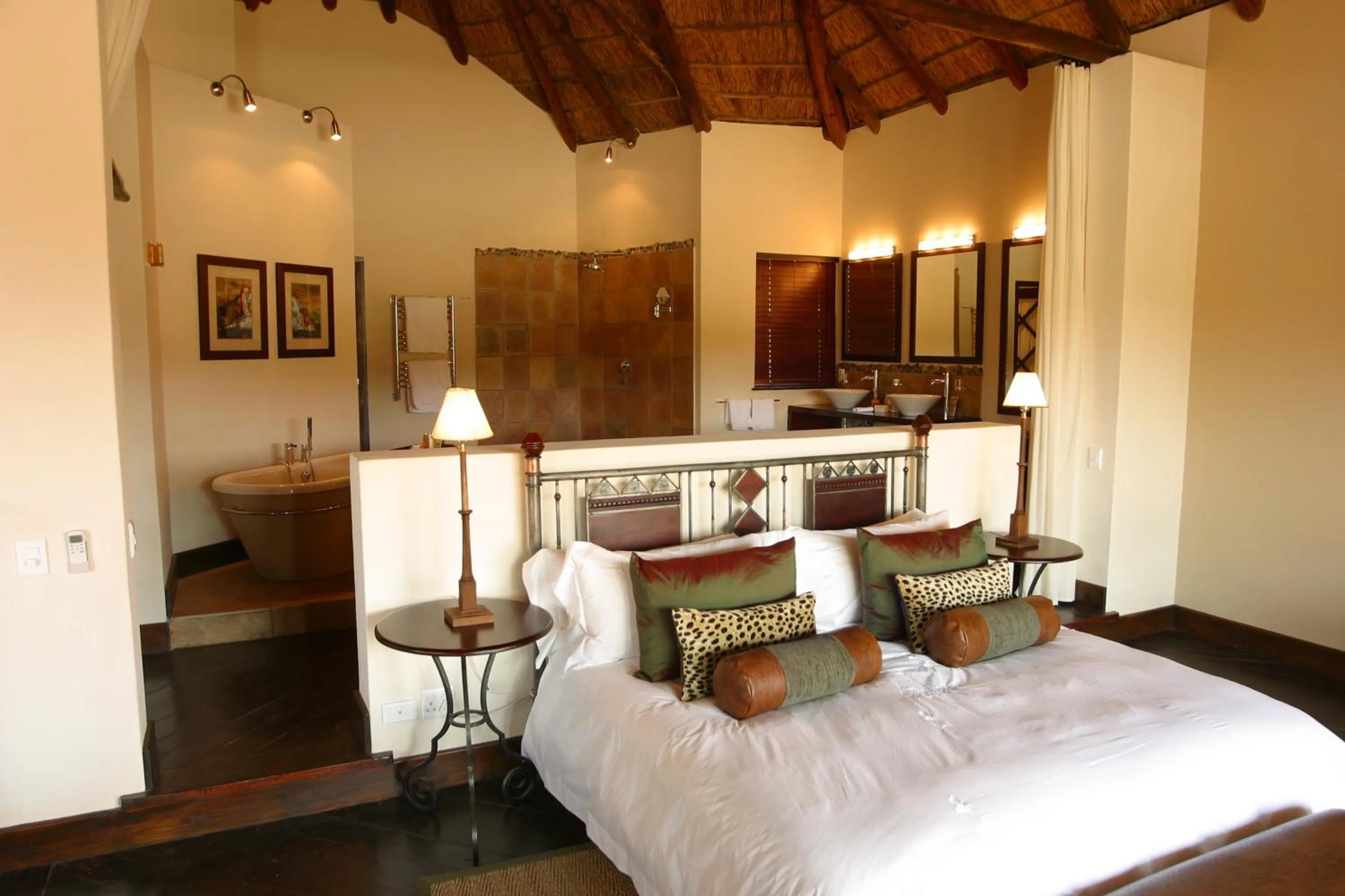 Bedroom, Bed in Pumba Private Game Reserve