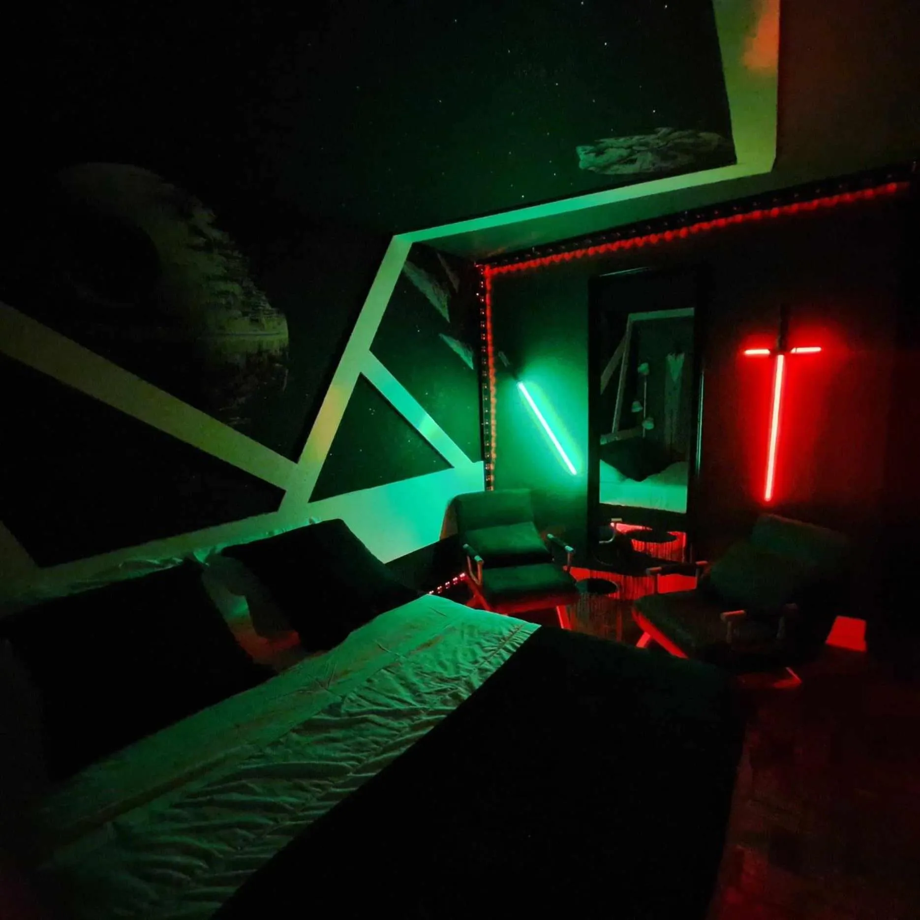 Bedroom in Hôtel Les Deux Porches