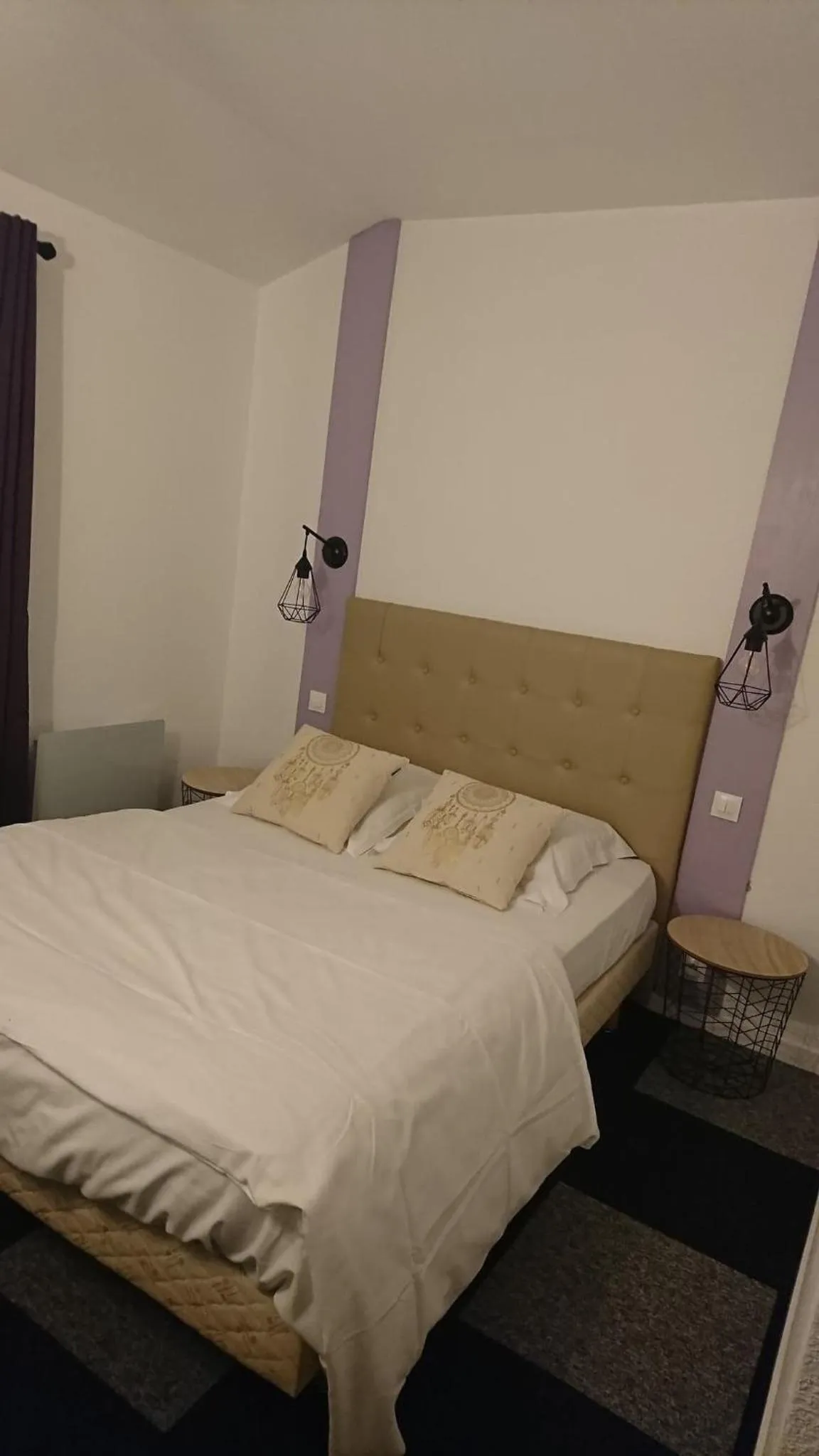 Photo of the whole room in Hôtel Les Deux Porches