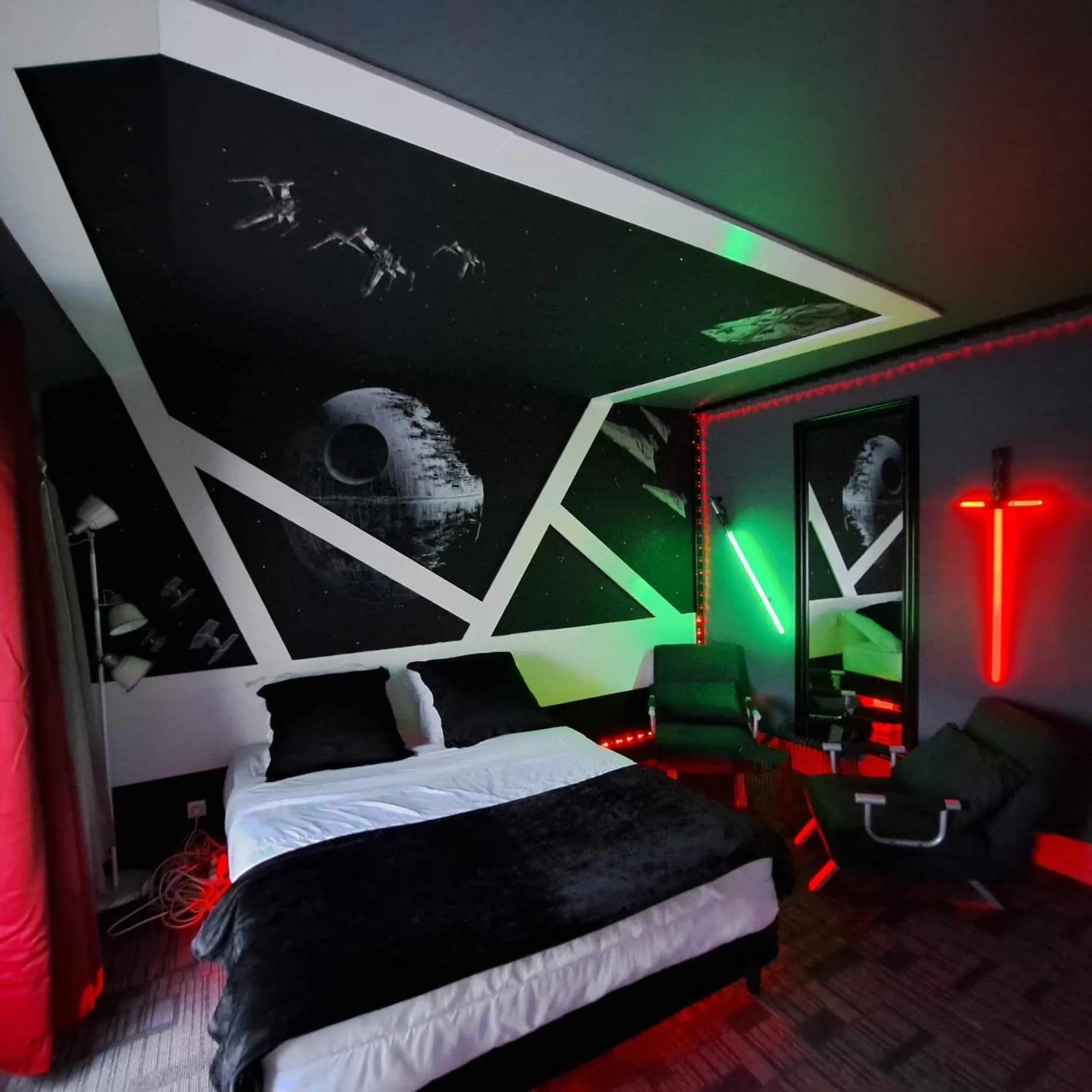 Photo of the whole room in Hôtel Les Deux Porches