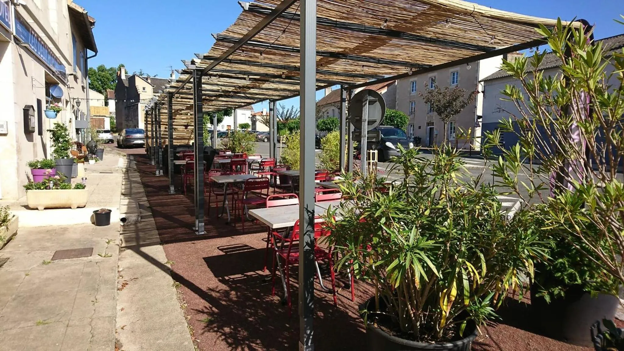 Patio in Hôtel Les Deux Porches