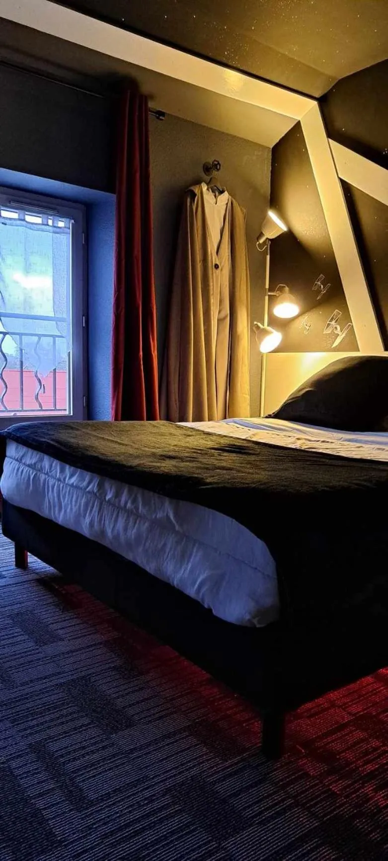 Photo of the whole room in Hôtel Les Deux Porches