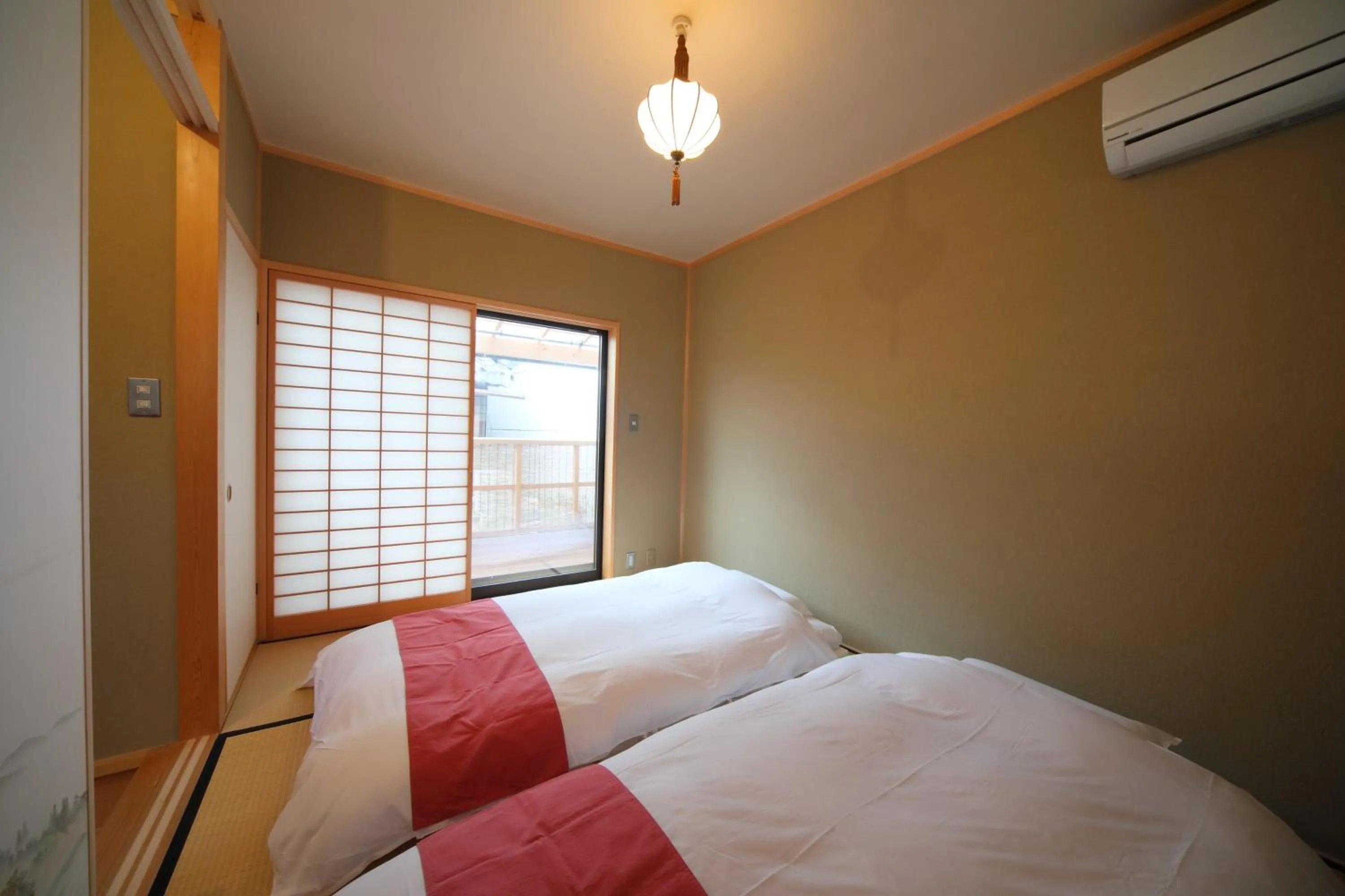 Bed in Kyomachiya Gion Miyagawatei